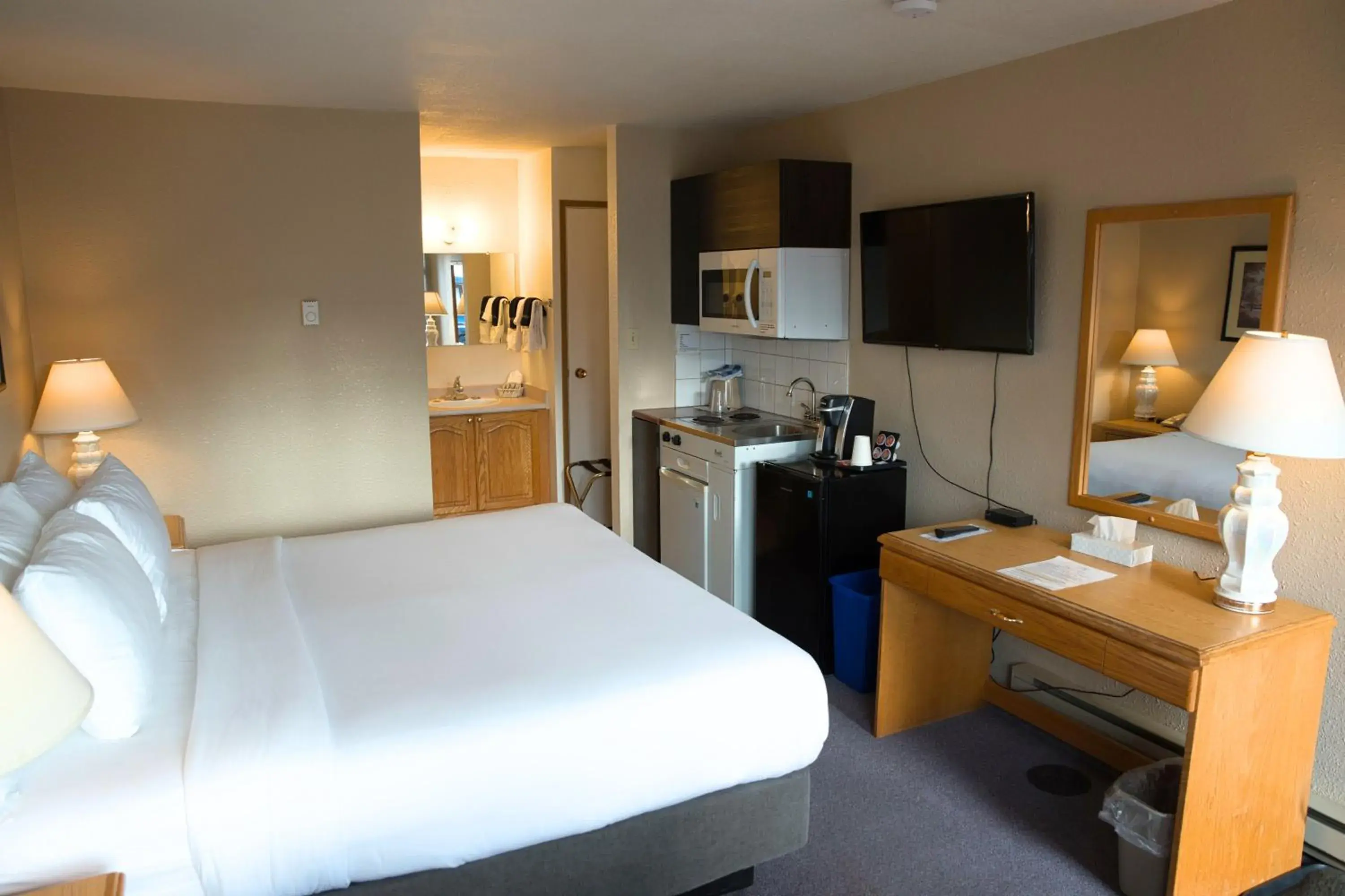 King Room with Kitchenette in Chalet Inn King Room with Kitchenette in Chalet Inn