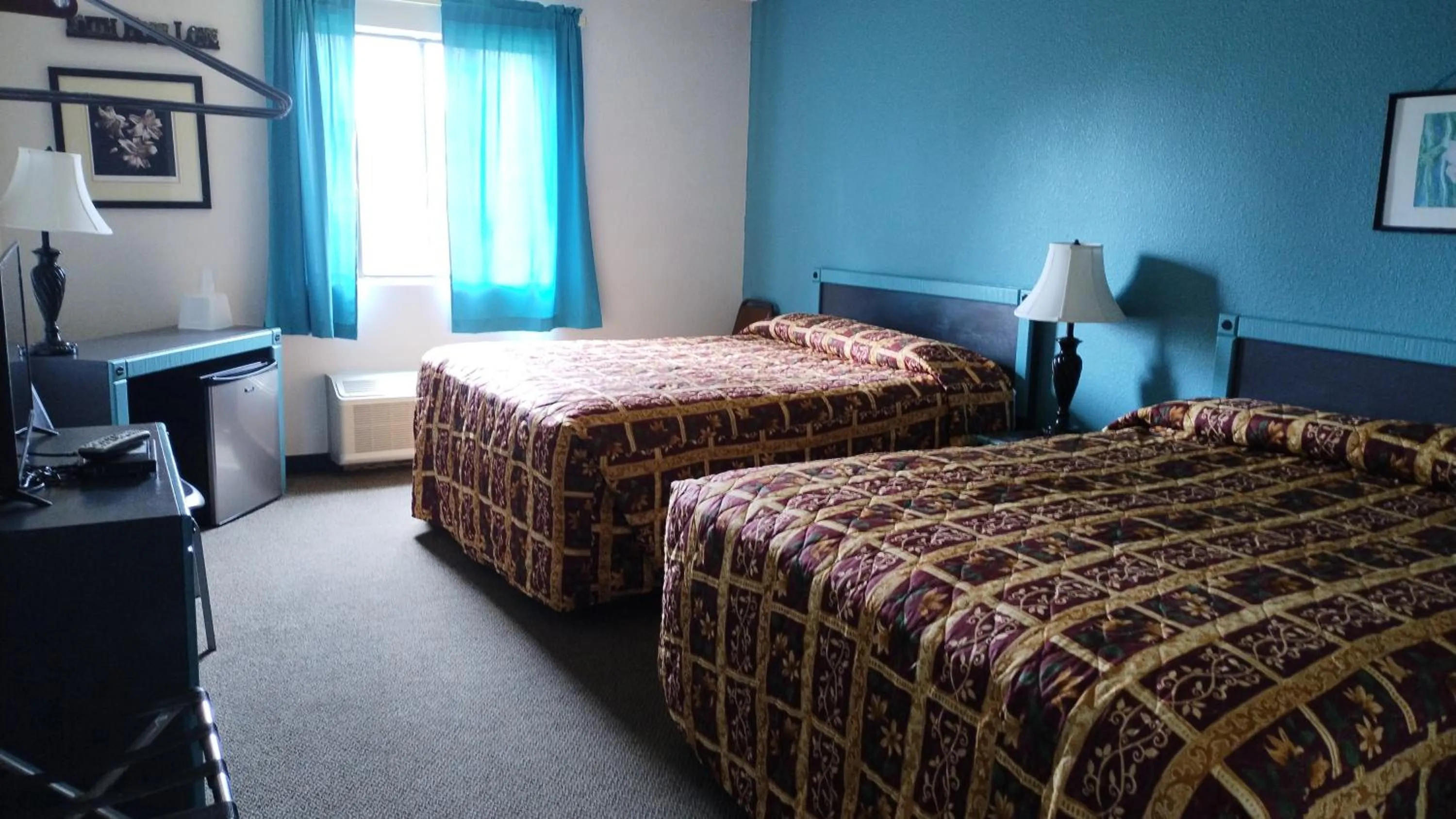 View (from property/room), Bed in Northgate Inn Motel