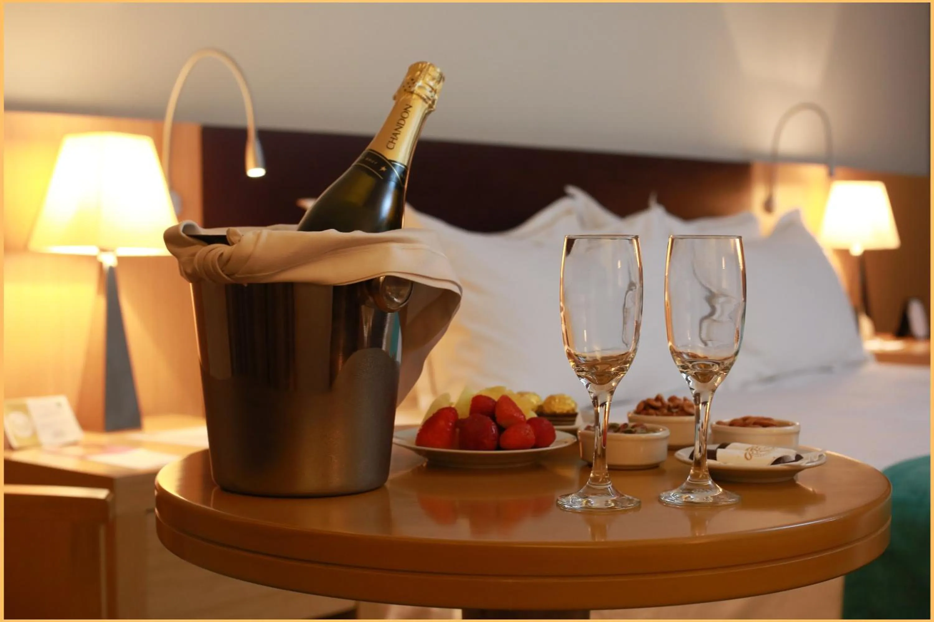 Bedroom, Bed in Hotel y Casino Del Río - Cipolletti