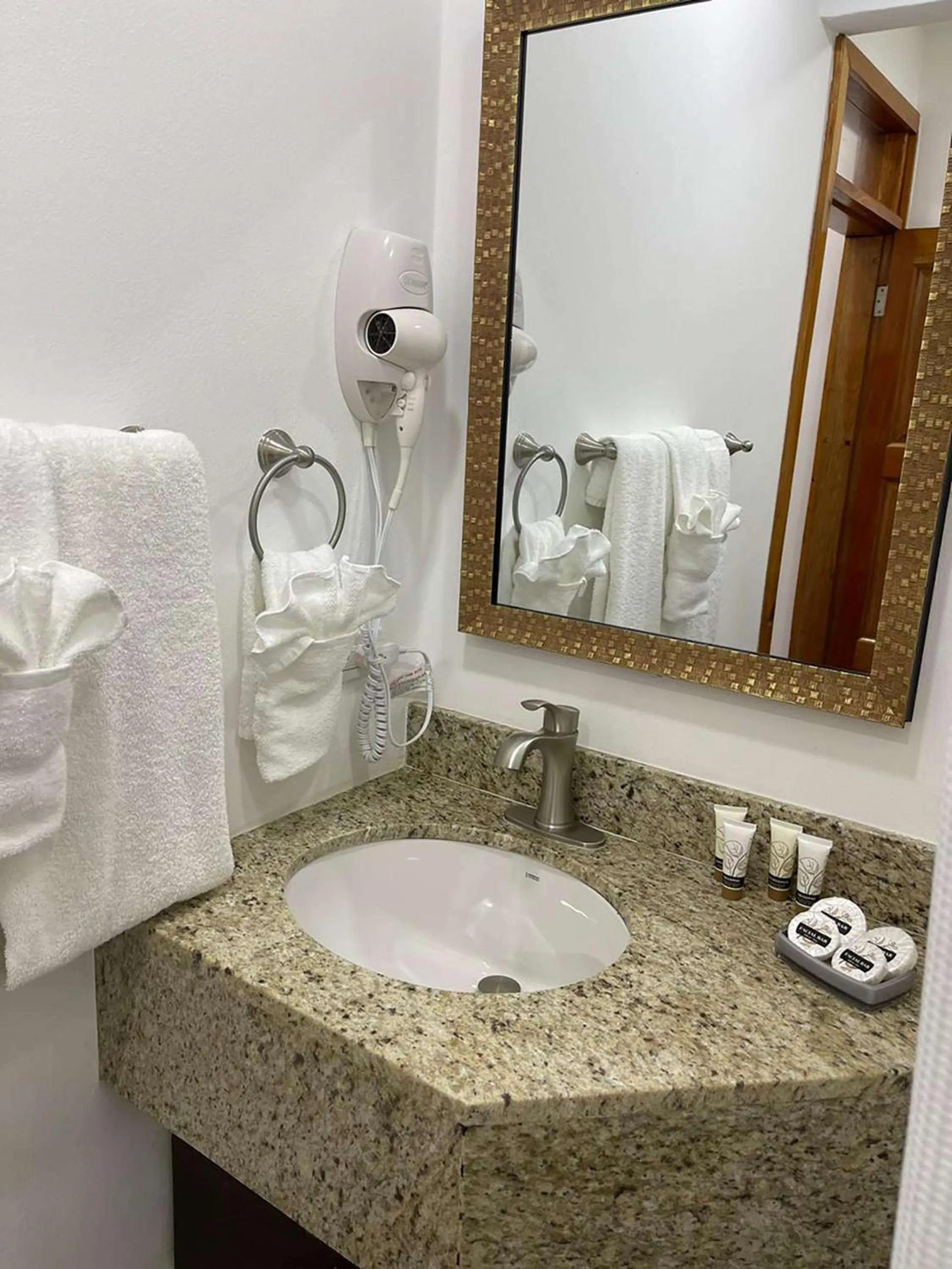 Bedroom in Best Western Grand Baymen Gardens