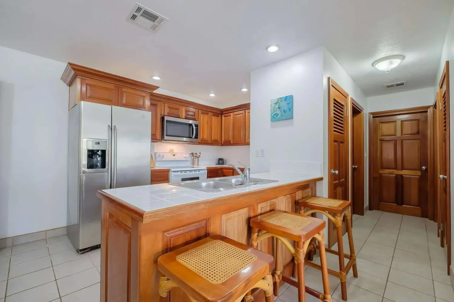 kitchen in Best Western Grand Baymen Gardens