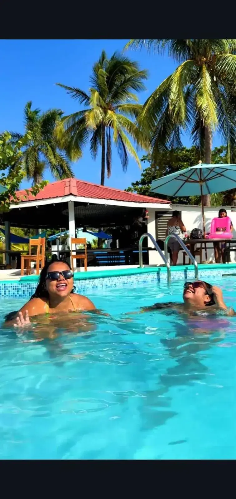 Pool view in Best Western Grand Baymen Gardens Pool view in Best Western Grand Baymen Gardens