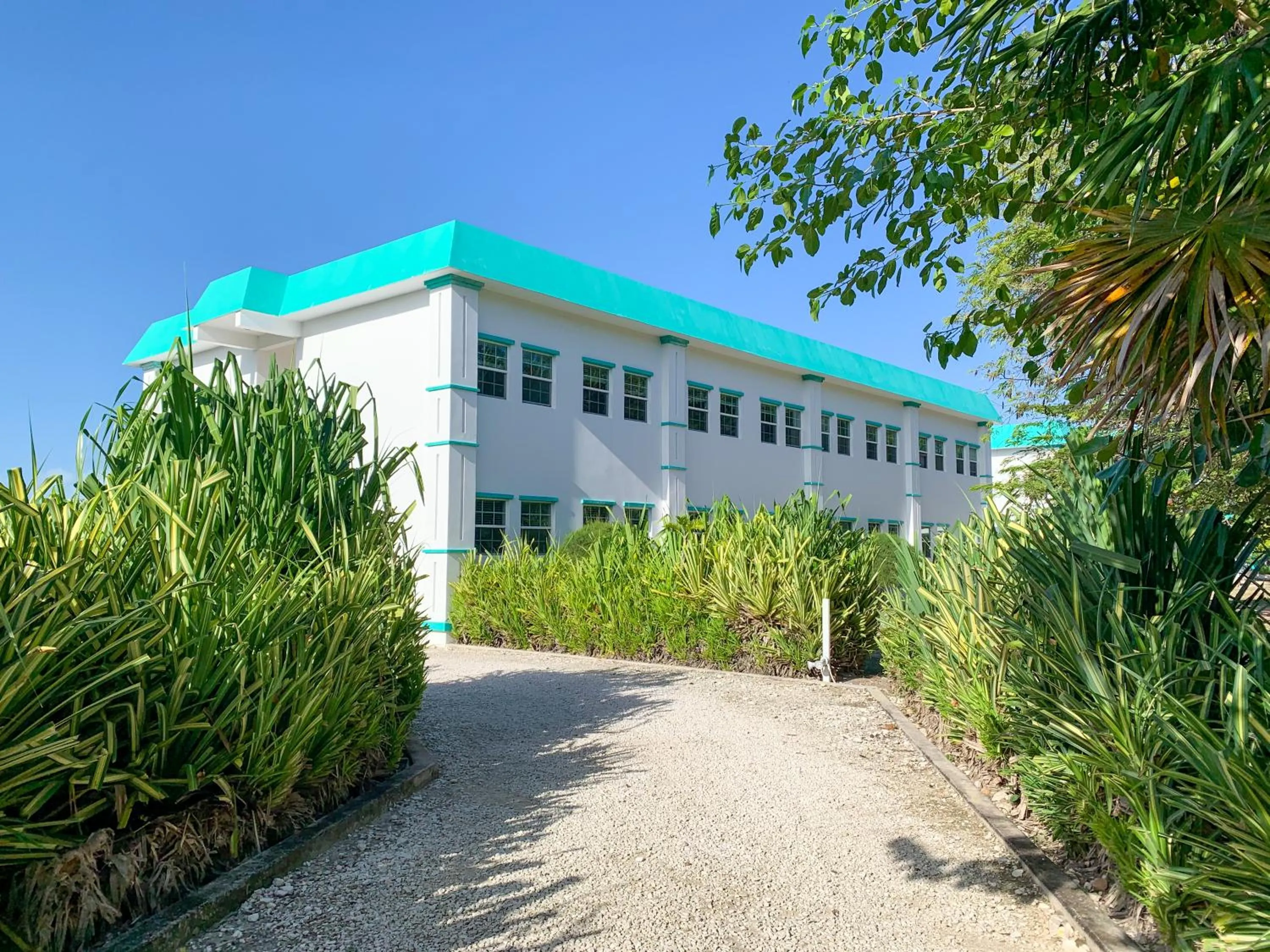 Property building in Best Western Grand Baymen Gardens