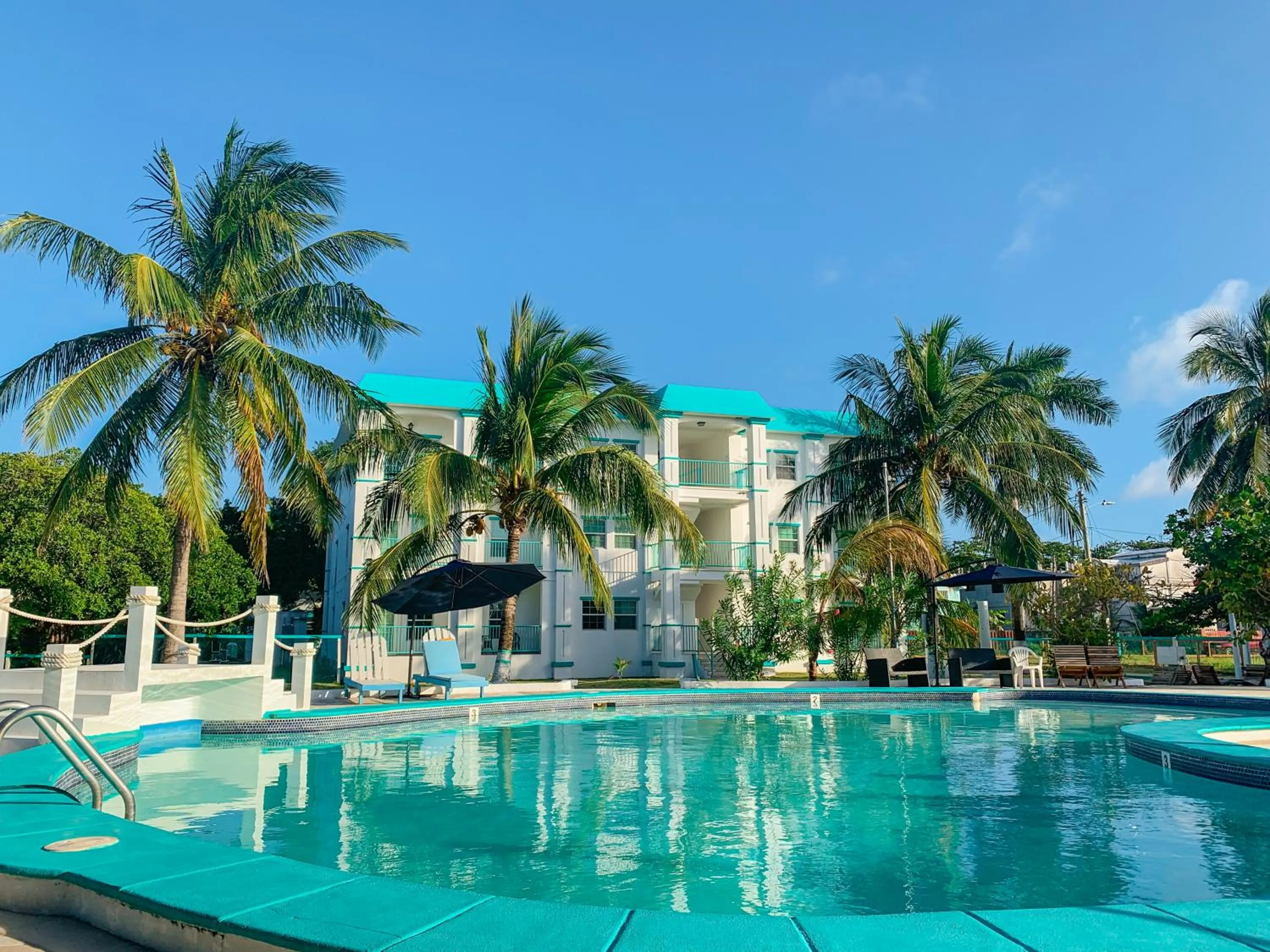 Swimming pool in Best Western Grand Baymen Gardens