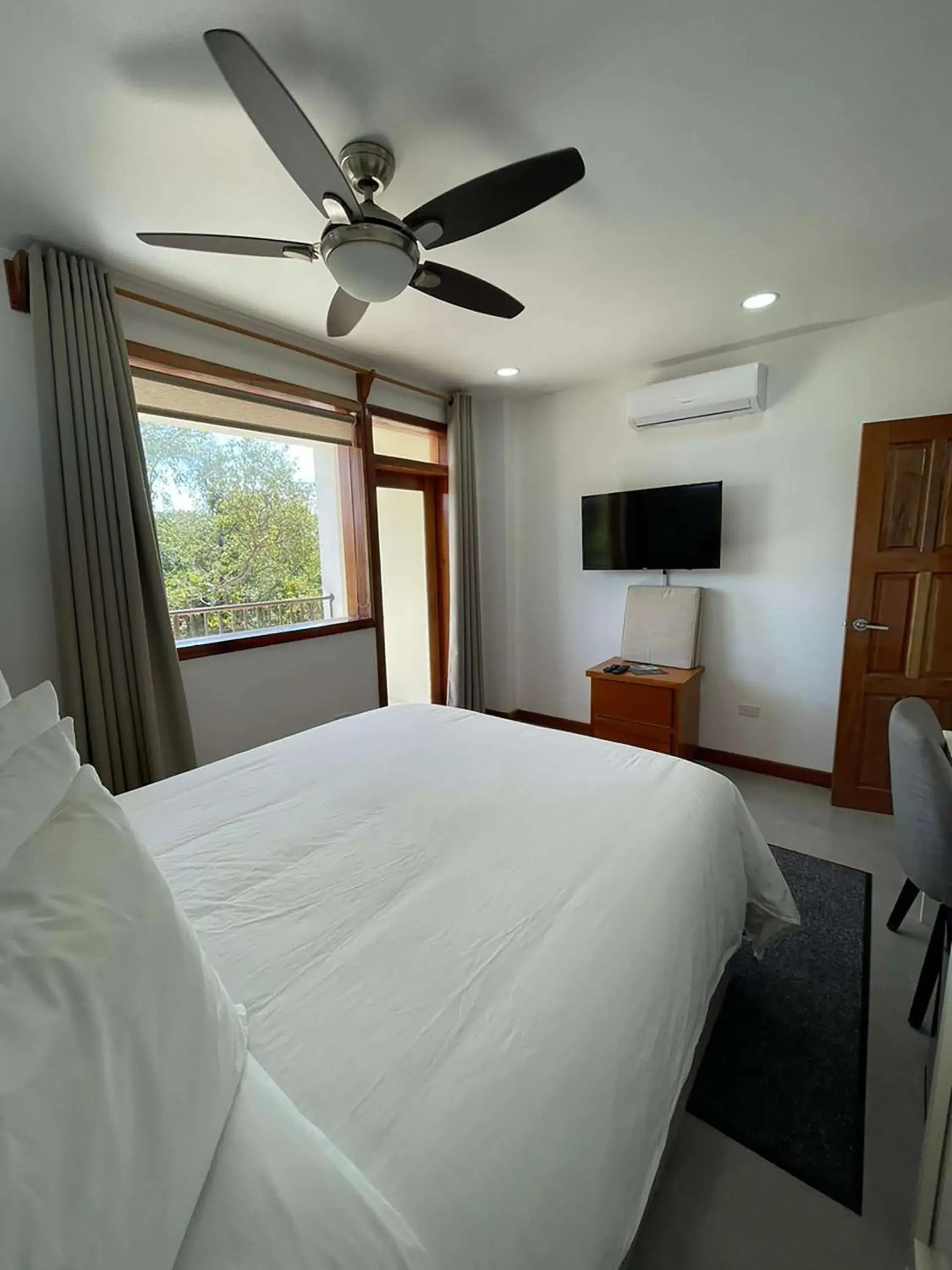 Bedroom, Bed in Best Western Grand Baymen Gardens Bedroom, Bed in Best Western Grand Baymen Gardens