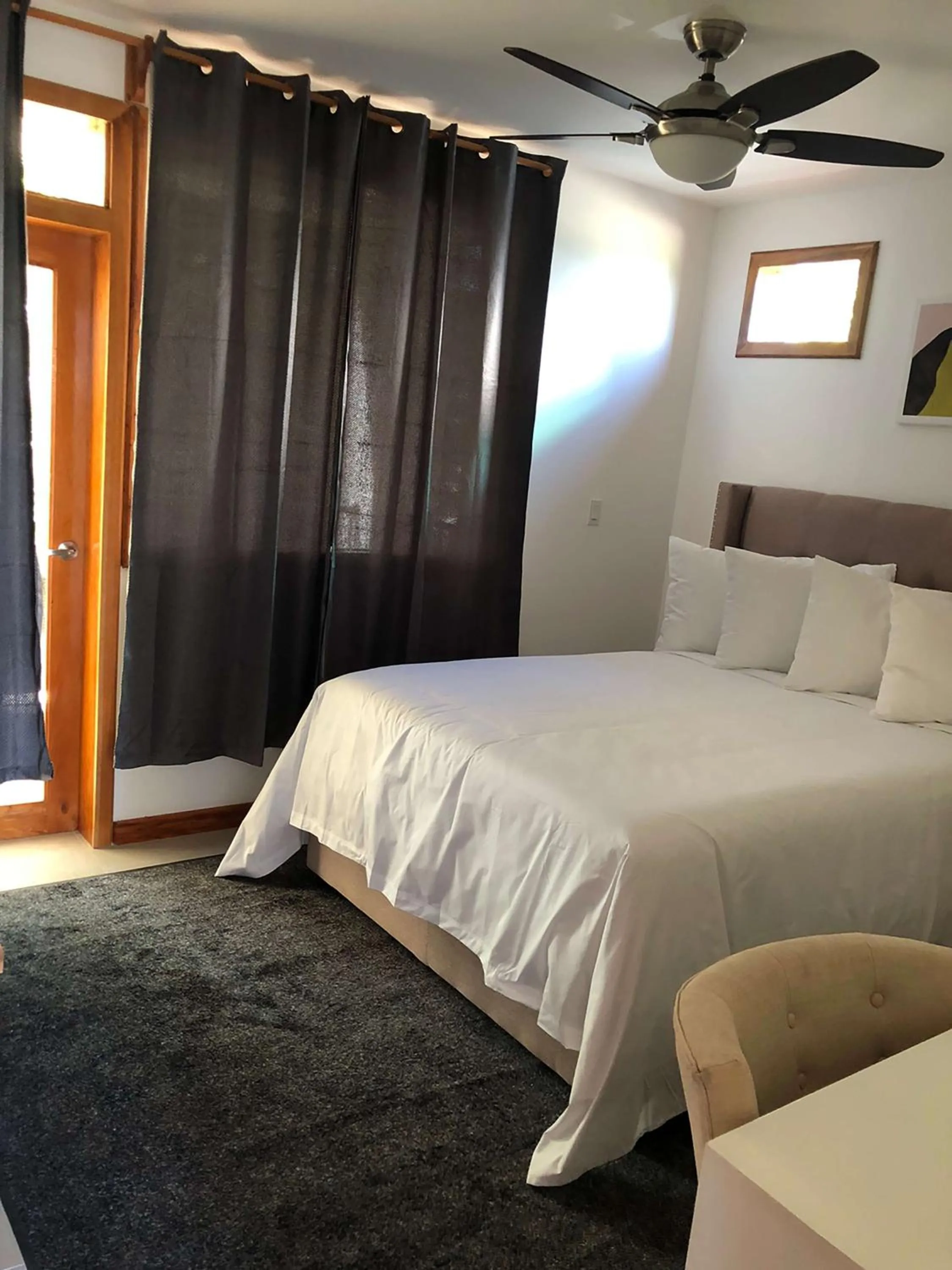 Photo of the whole room, Bed in Best Western Grand Baymen Gardens