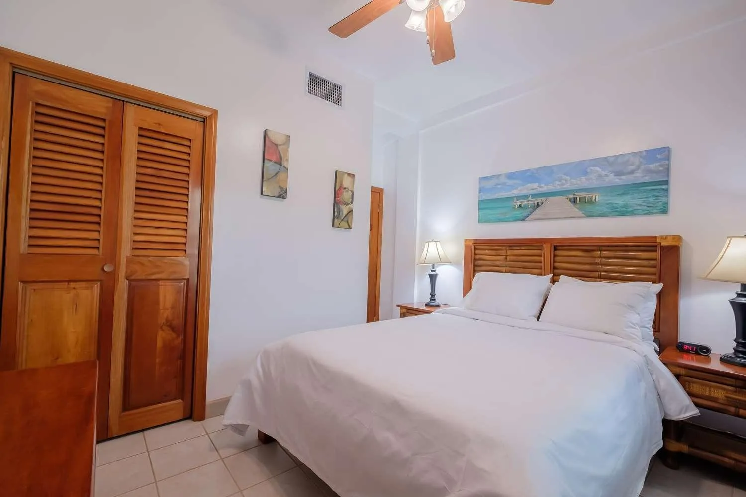 Bed in Best Western Grand Baymen Gardens