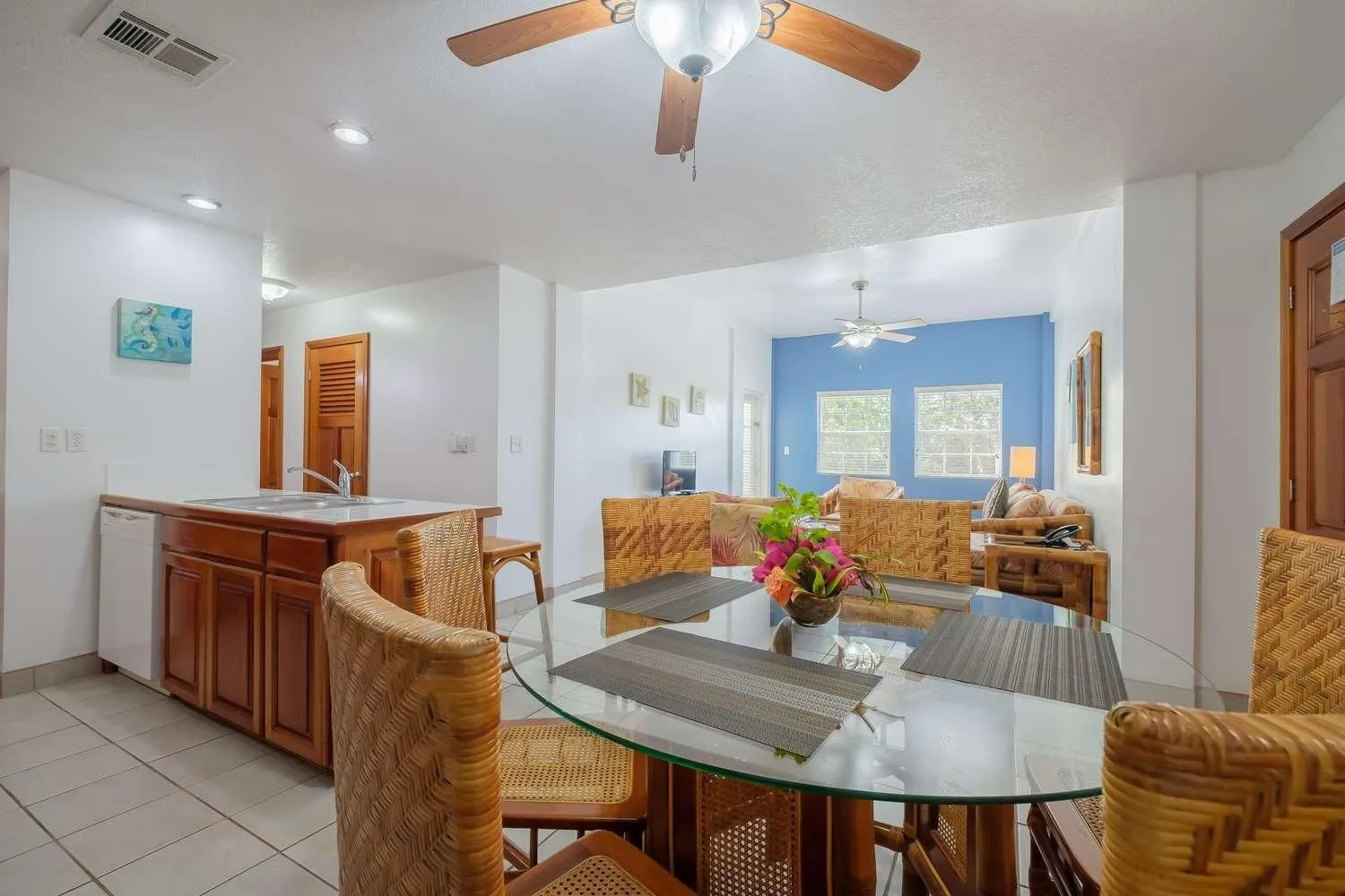 Dining area in Best Western Grand Baymen Gardens