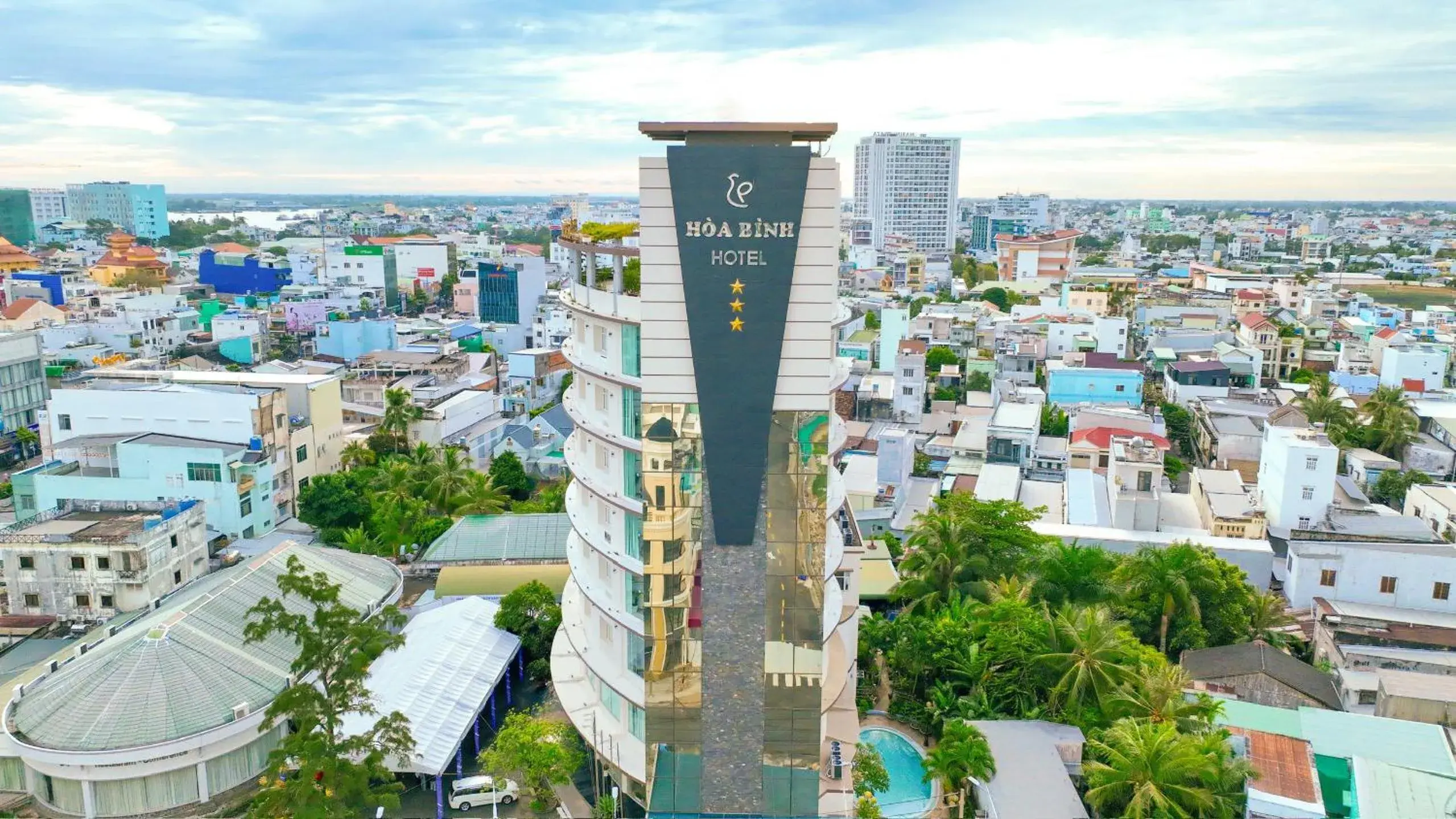 Property building in Hoa Binh 1 Hotel Property building in Hoa Binh 1 Hotel