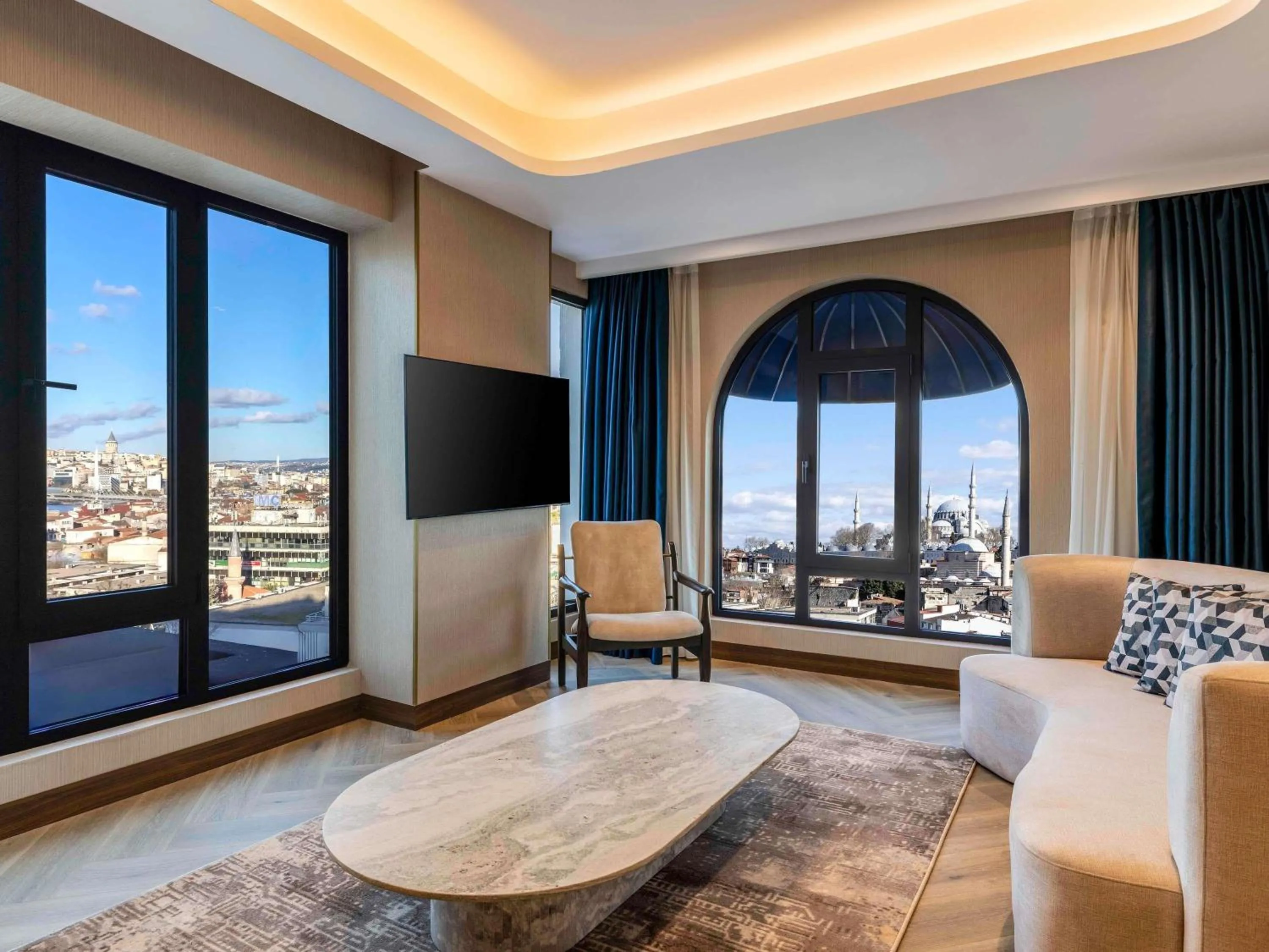 Deluxe Suite with One Double Bed in Mövenpick Istanbul Old Town