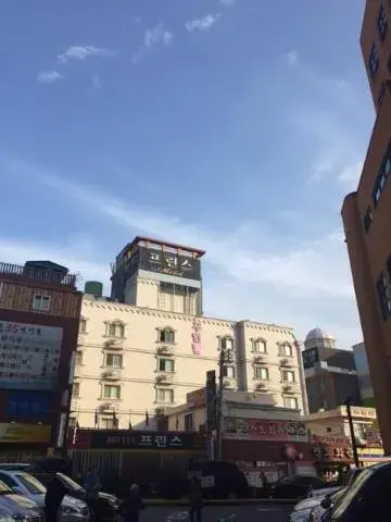 Facade/entrance in Prince Hotel Facade/entrance in Prince Hotel