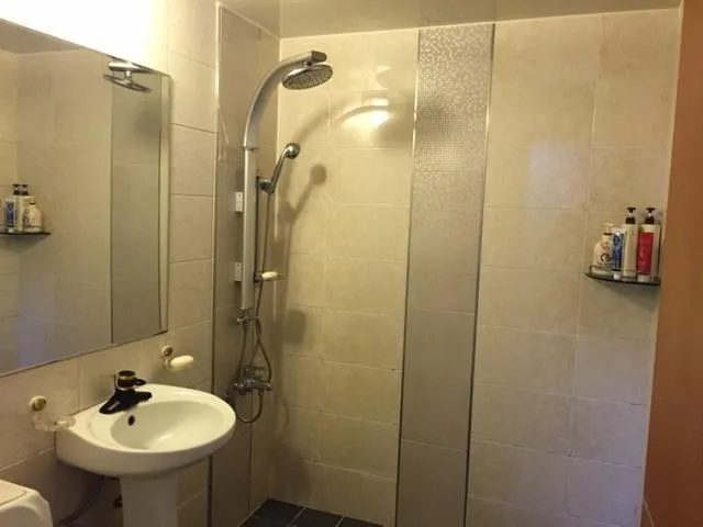 Shower in Prince Hotel
