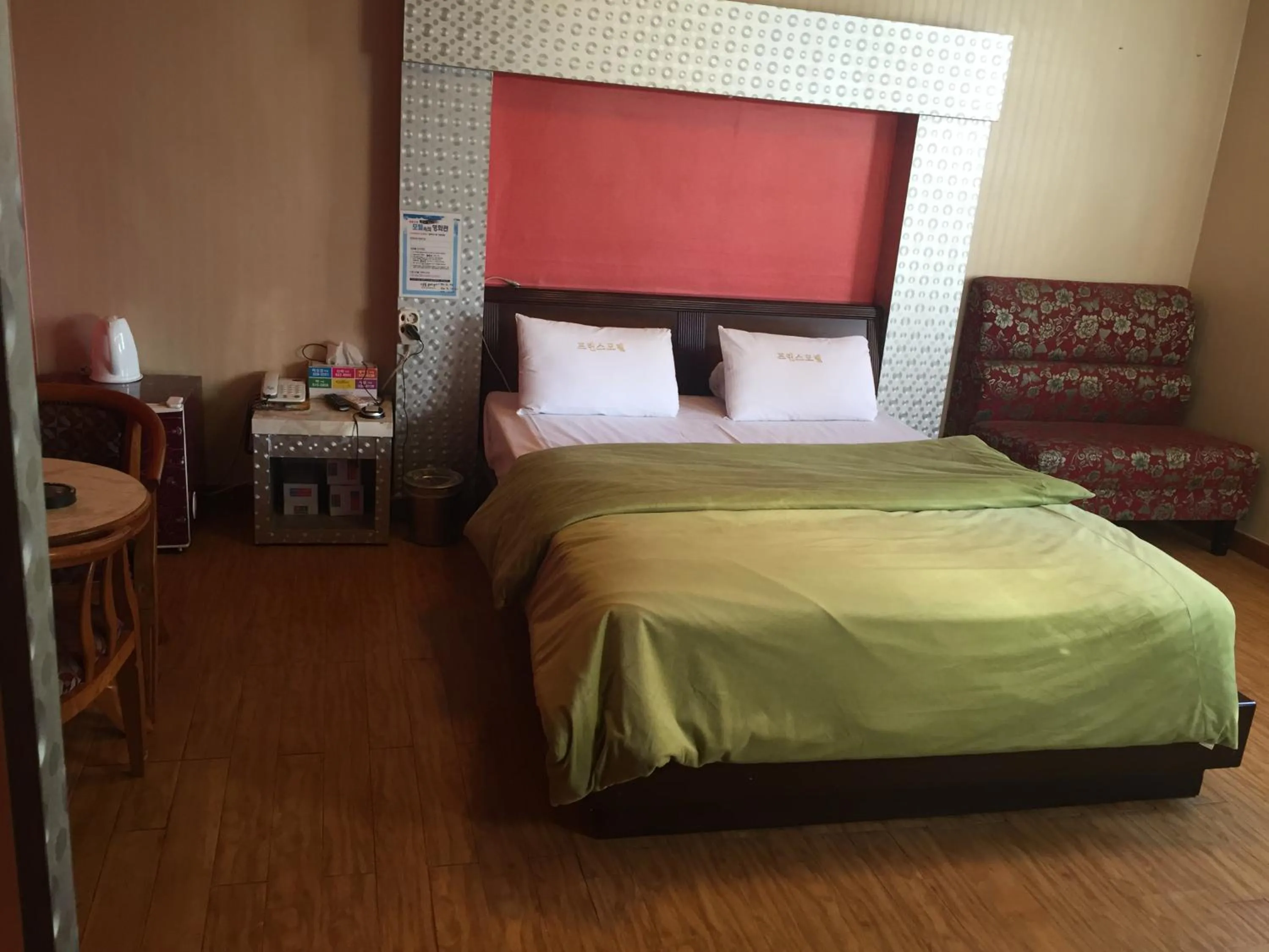 Bedroom, Bed in Prince Hotel