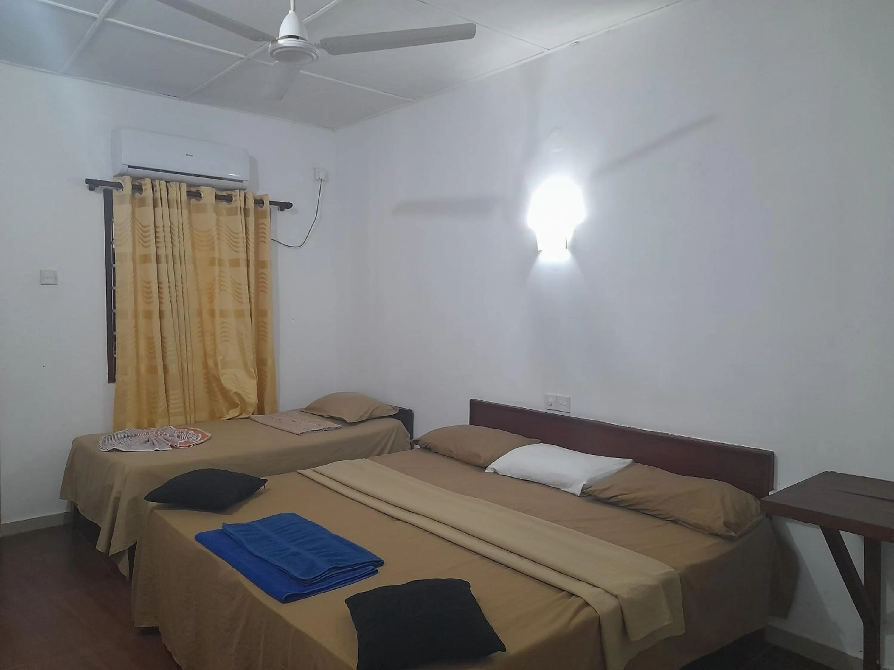 Bed in Hansa Surf Hotel