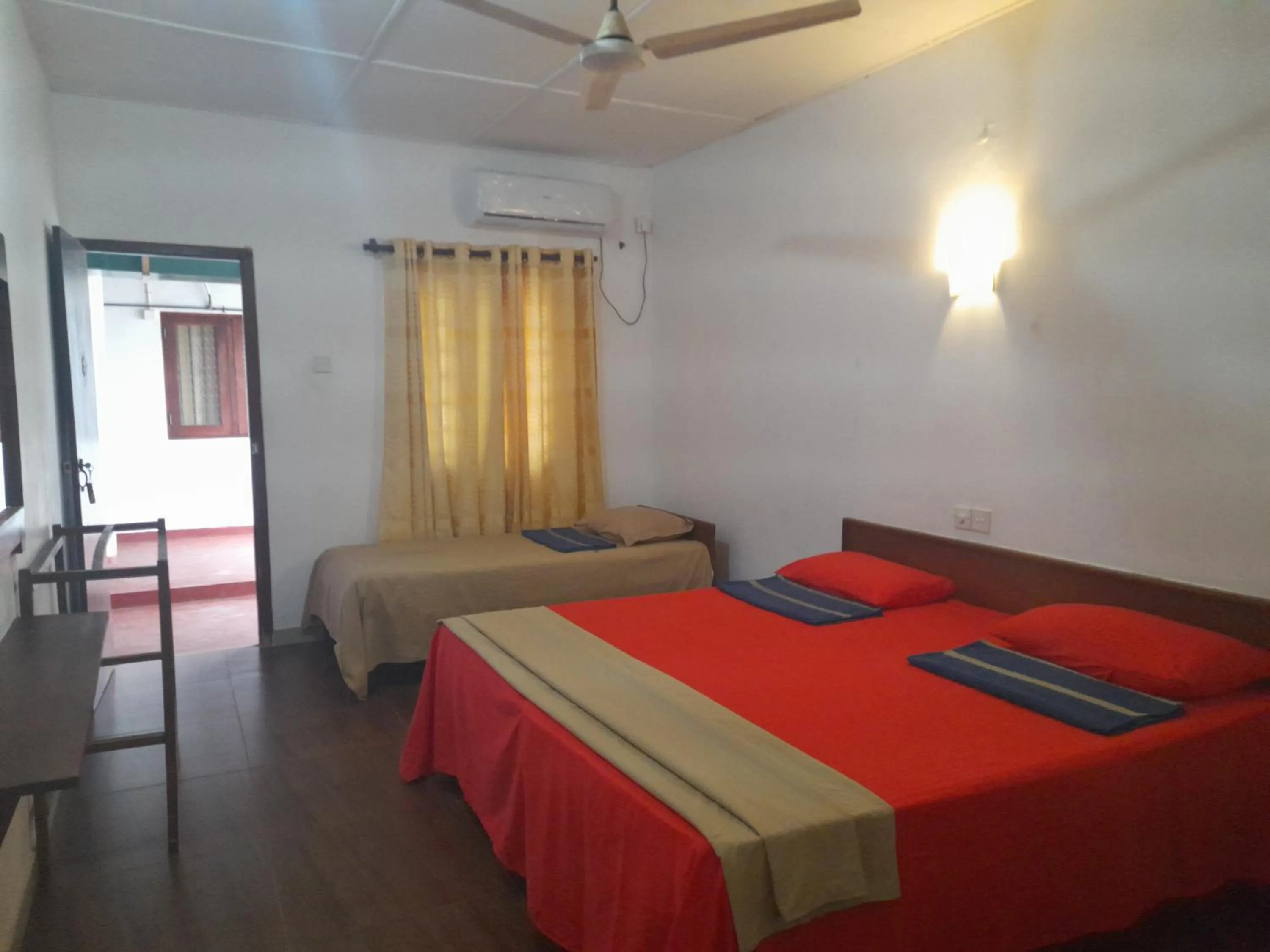 Bed in Hansa Surf Hotel