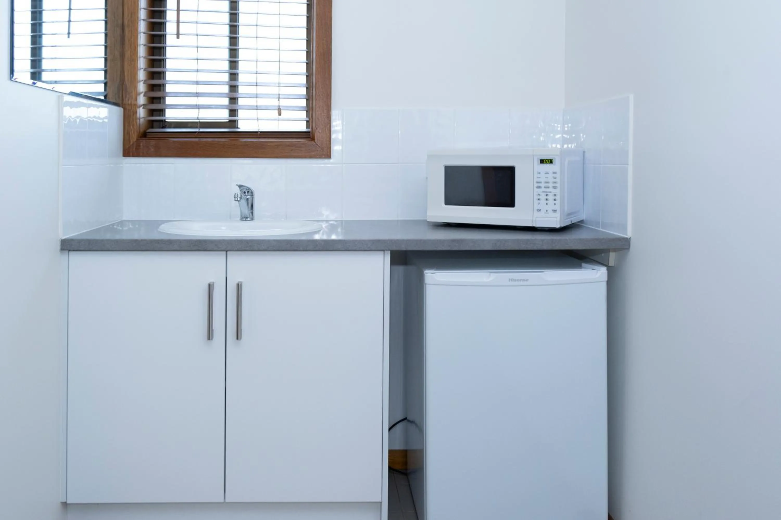 Kitchen or kitchenette in Keith Motor Inn