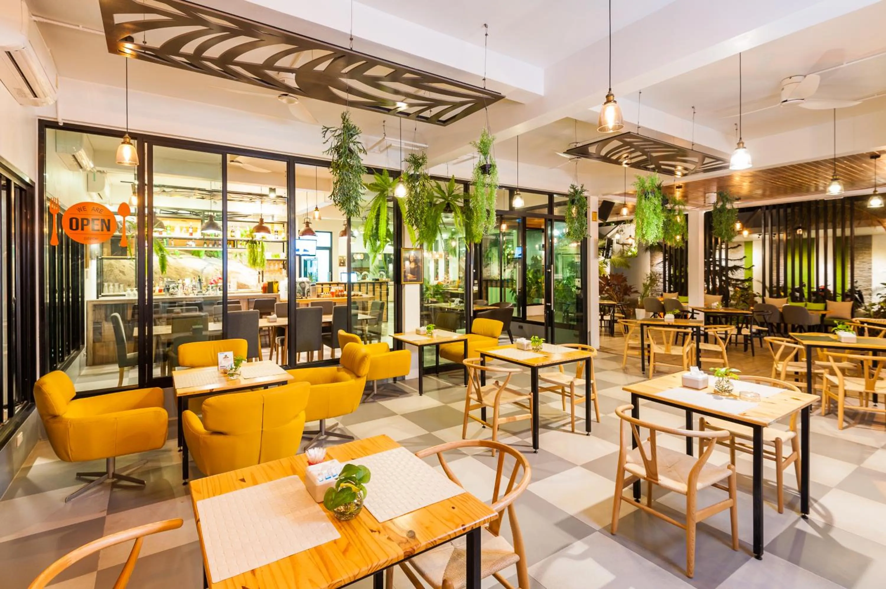 Restaurant/places to eat in Simple Life Cliff View Resort