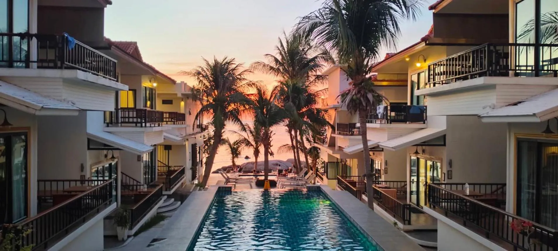 Swimming pool in Simple Life Cliff View Resort