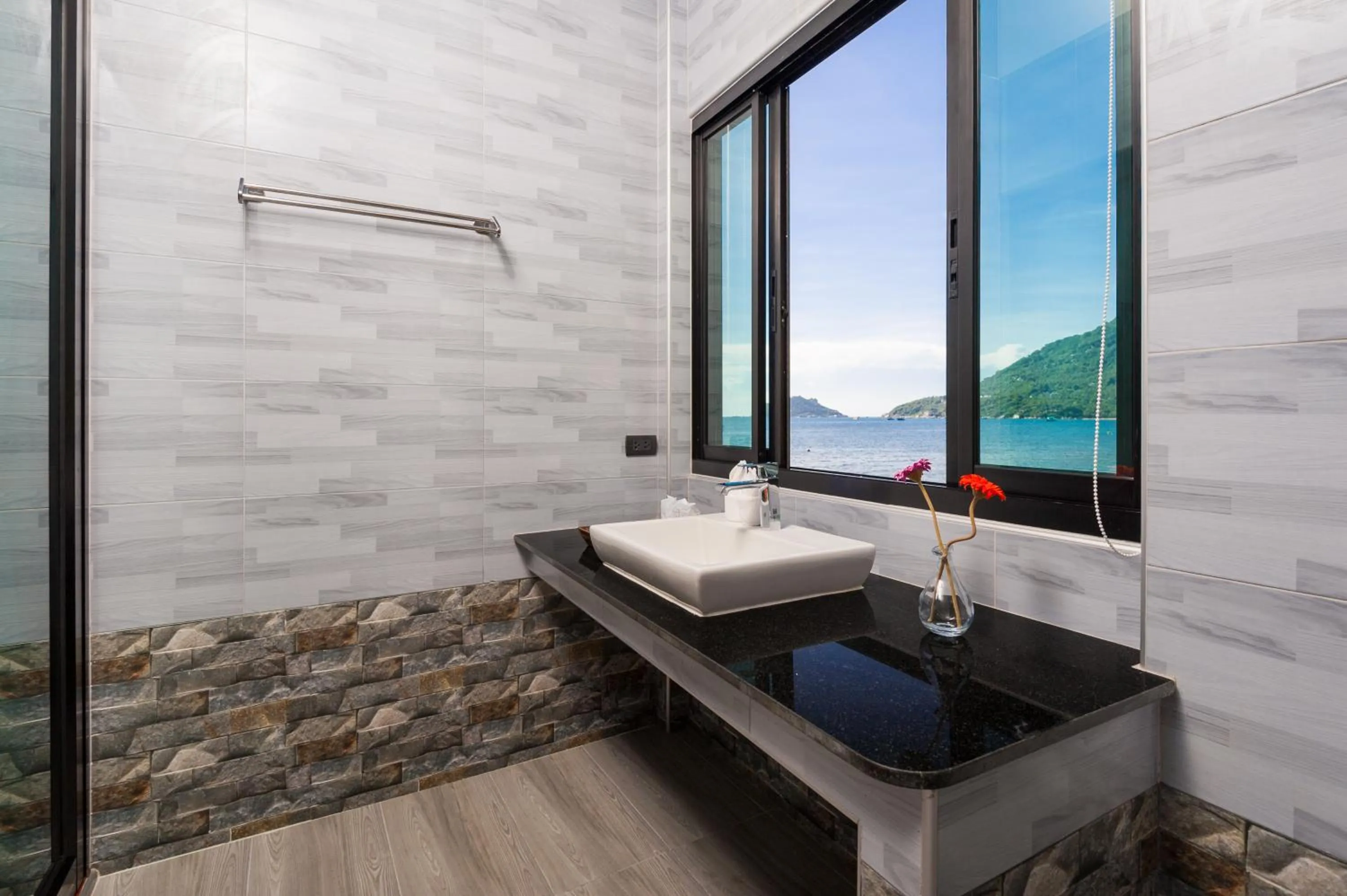 Bathroom in Simple Life Cliff View Resort