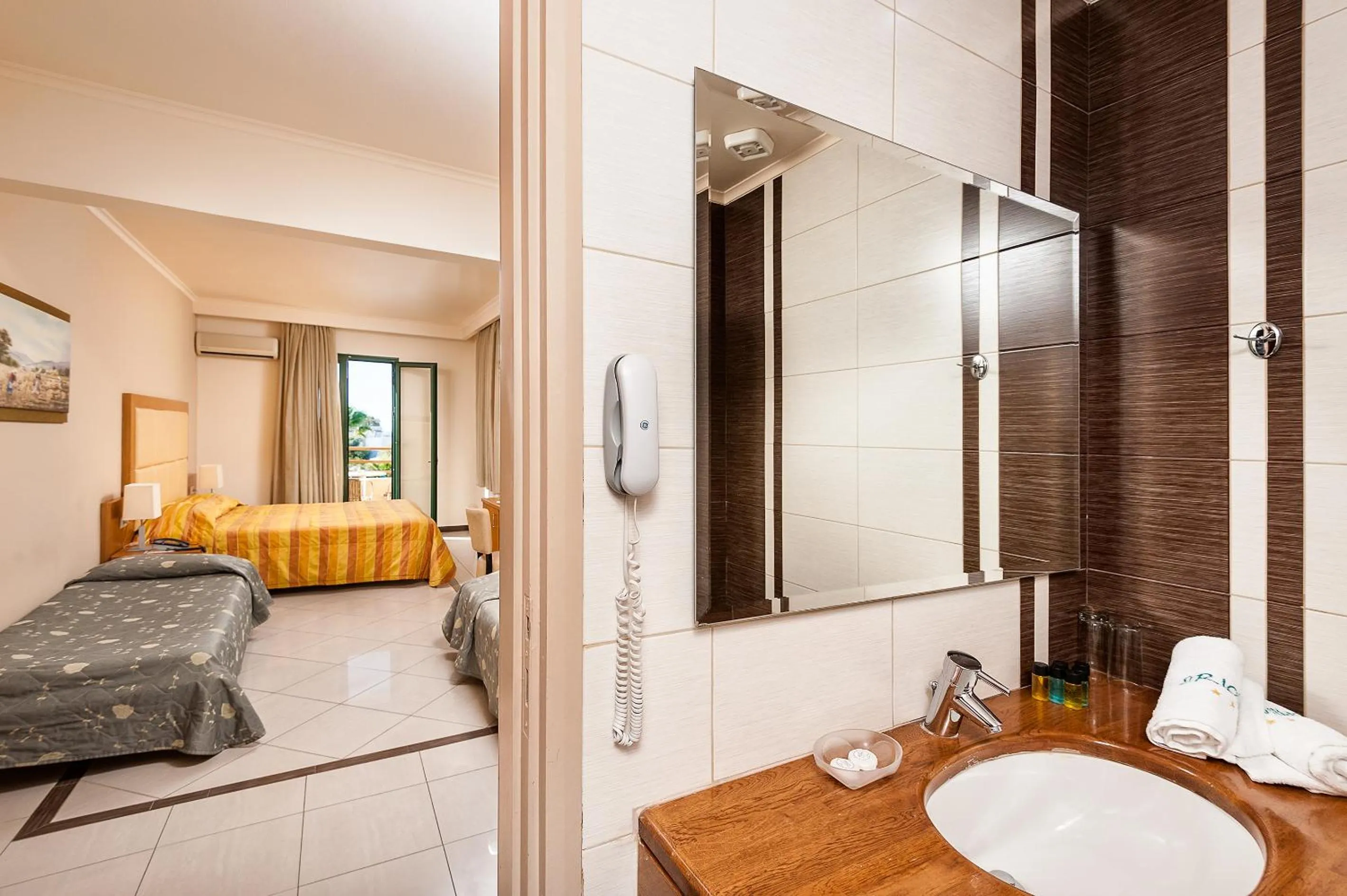 Bathroom, Bed in Sirios Village Hotel & Bungalows - All Inclusive