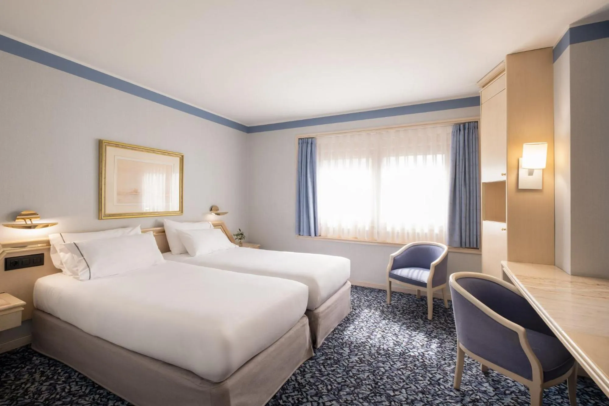 Photo of the whole room, Bed in Exe Boston