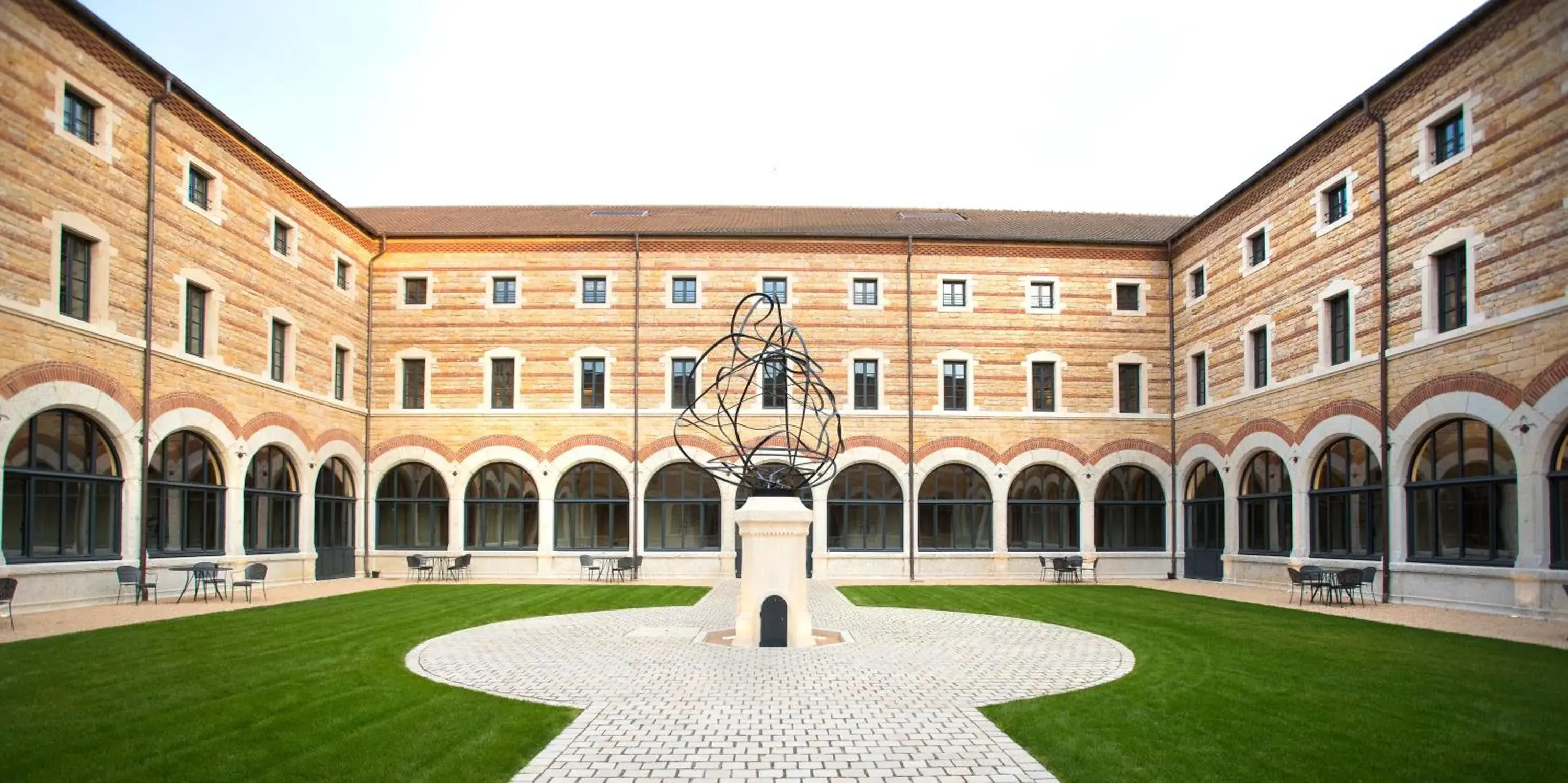 Property building in Fourvière Hôtel Property building in Fourvière Hôtel
