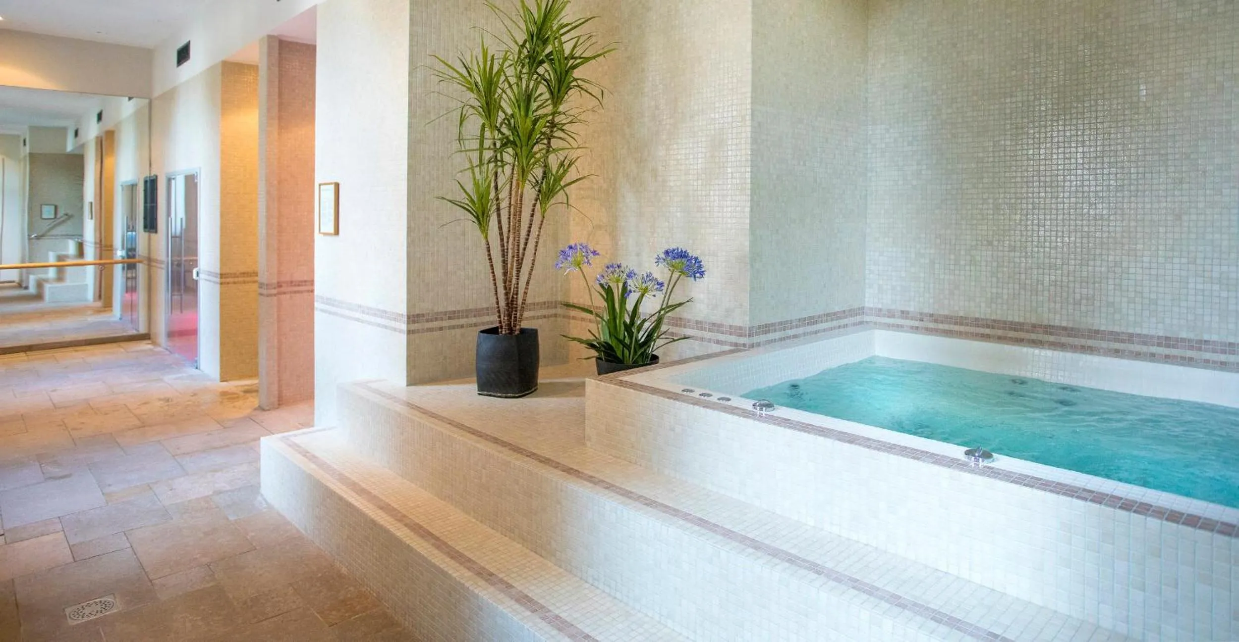 Hot Tub in Fourvière Hôtel