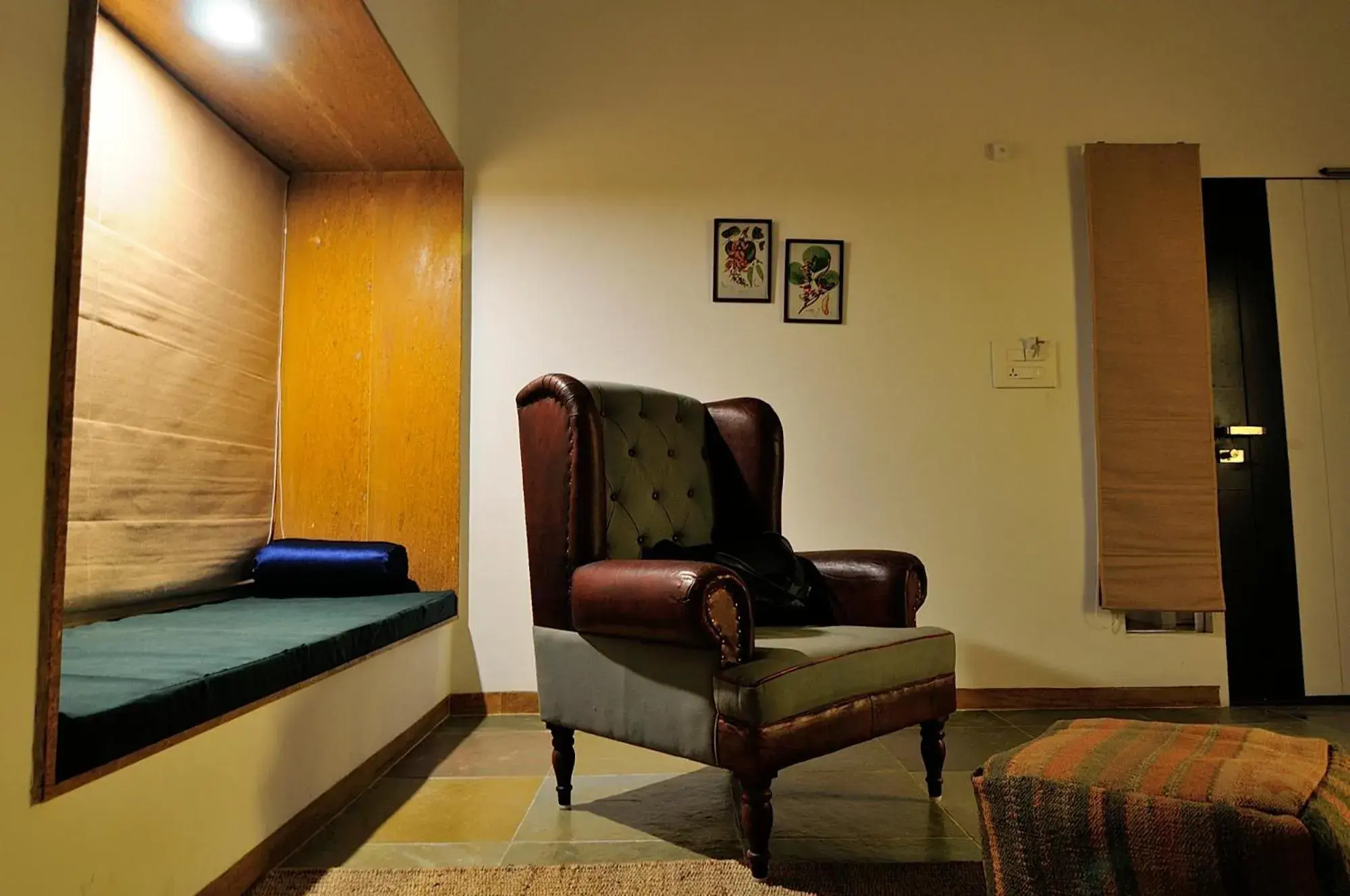 Living room in Trees N Tigers Luxury Wildlife Lodge Living room in Trees N Tigers Luxury Wildlife Lodge