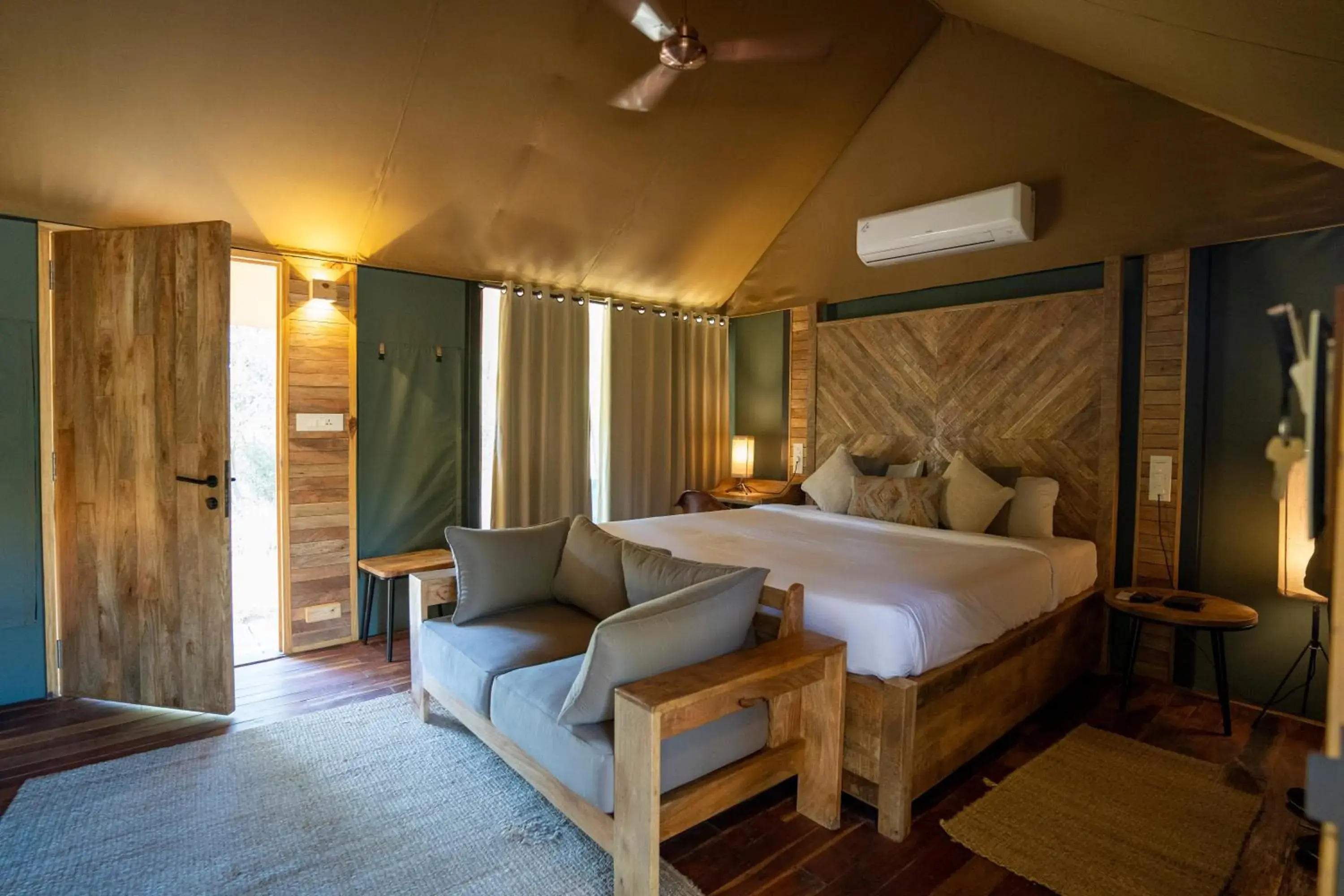 Bed in Trees N Tigers Luxury Wildlife Lodge Bed in Trees N Tigers Luxury Wildlife Lodge