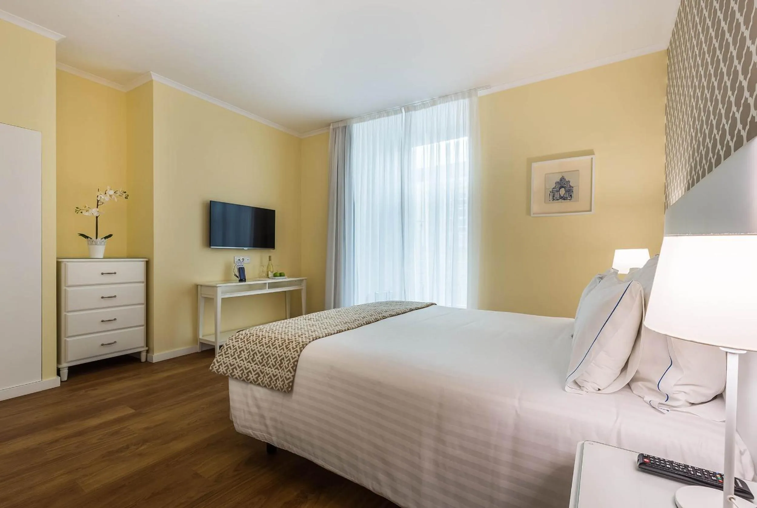 Photo of the whole room, Bed in Dream Chiado Apartments