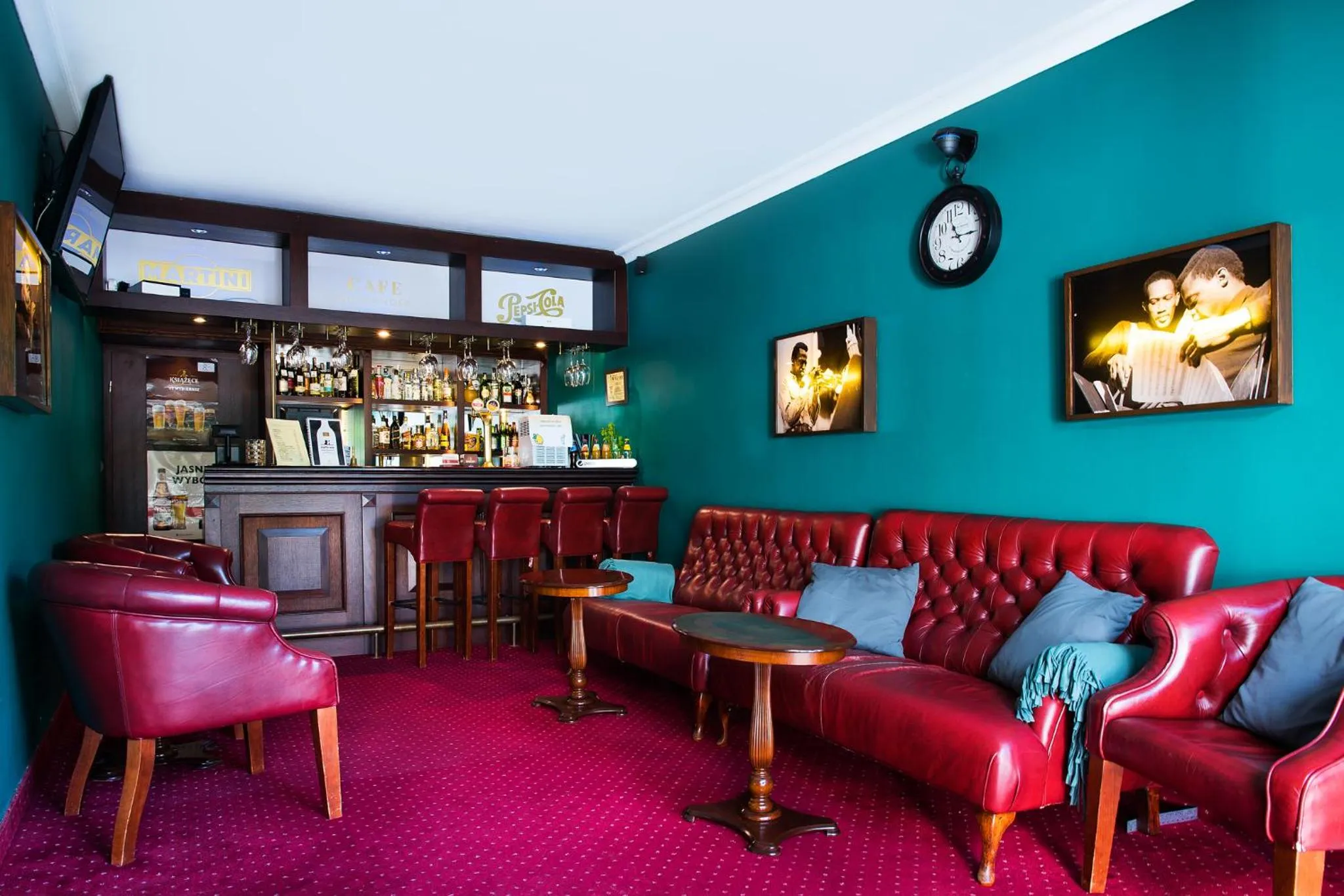 Lounge or bar in Willa Alexander Resort & SPA - caloroczny kryty BASEN