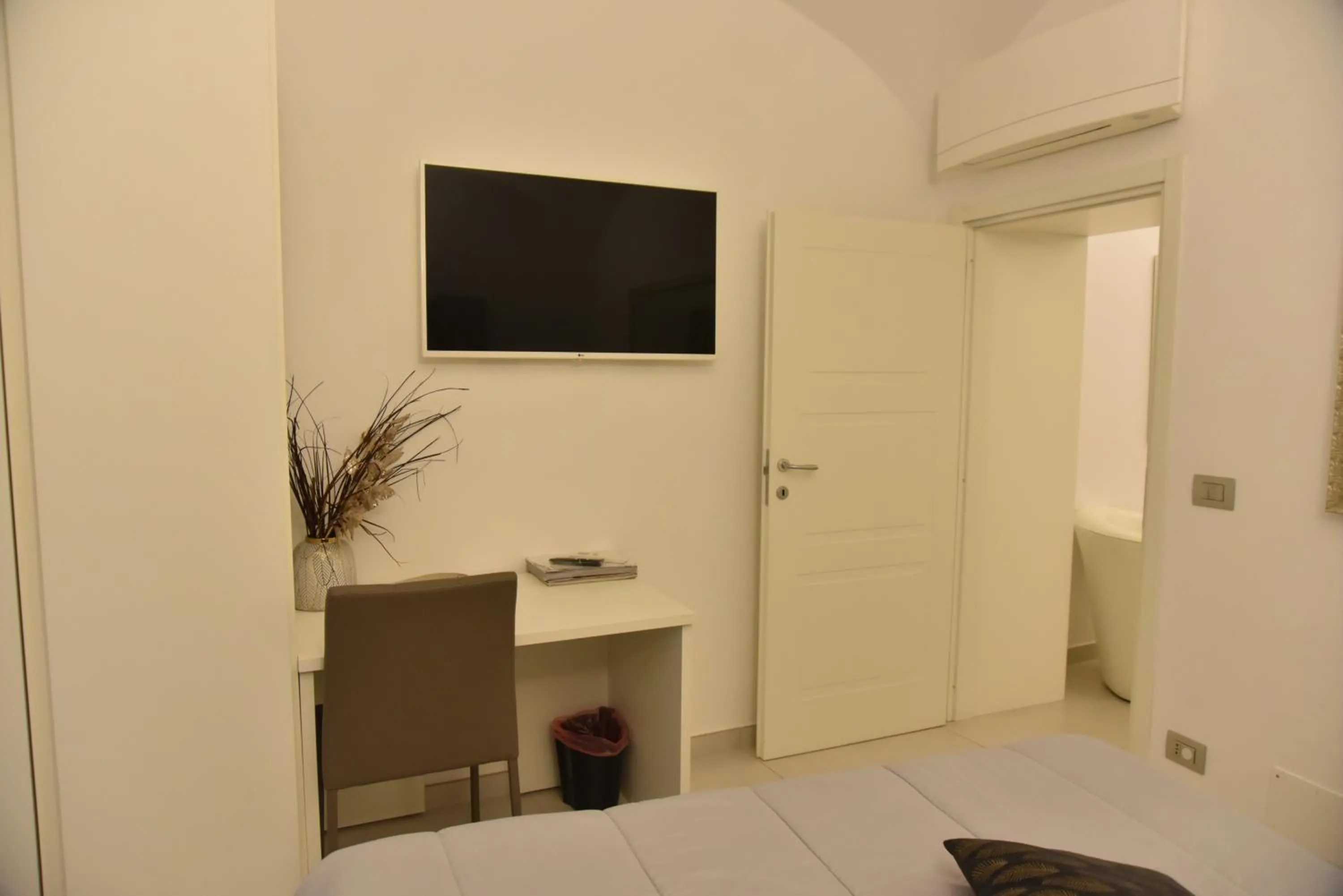 TV and multimedia, Bed in Conte Max Rooms