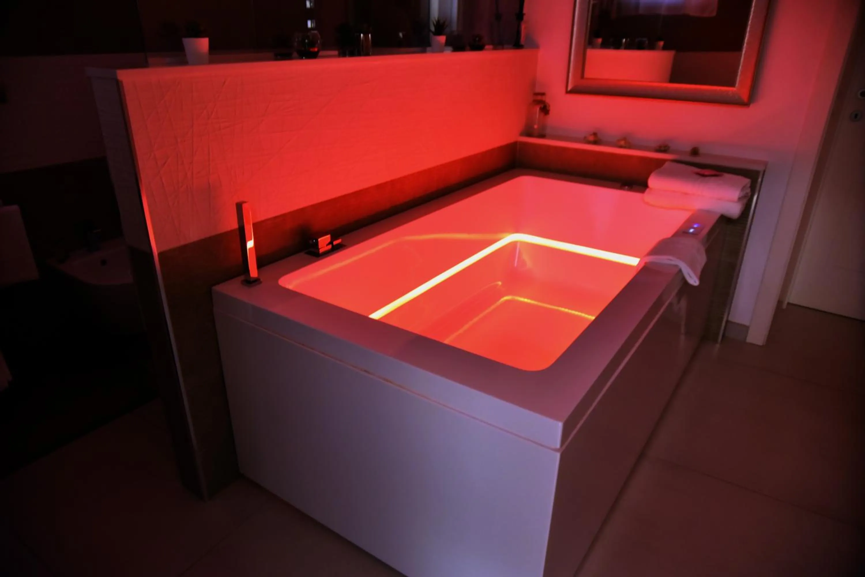 Hot Tub in Conte Max Rooms