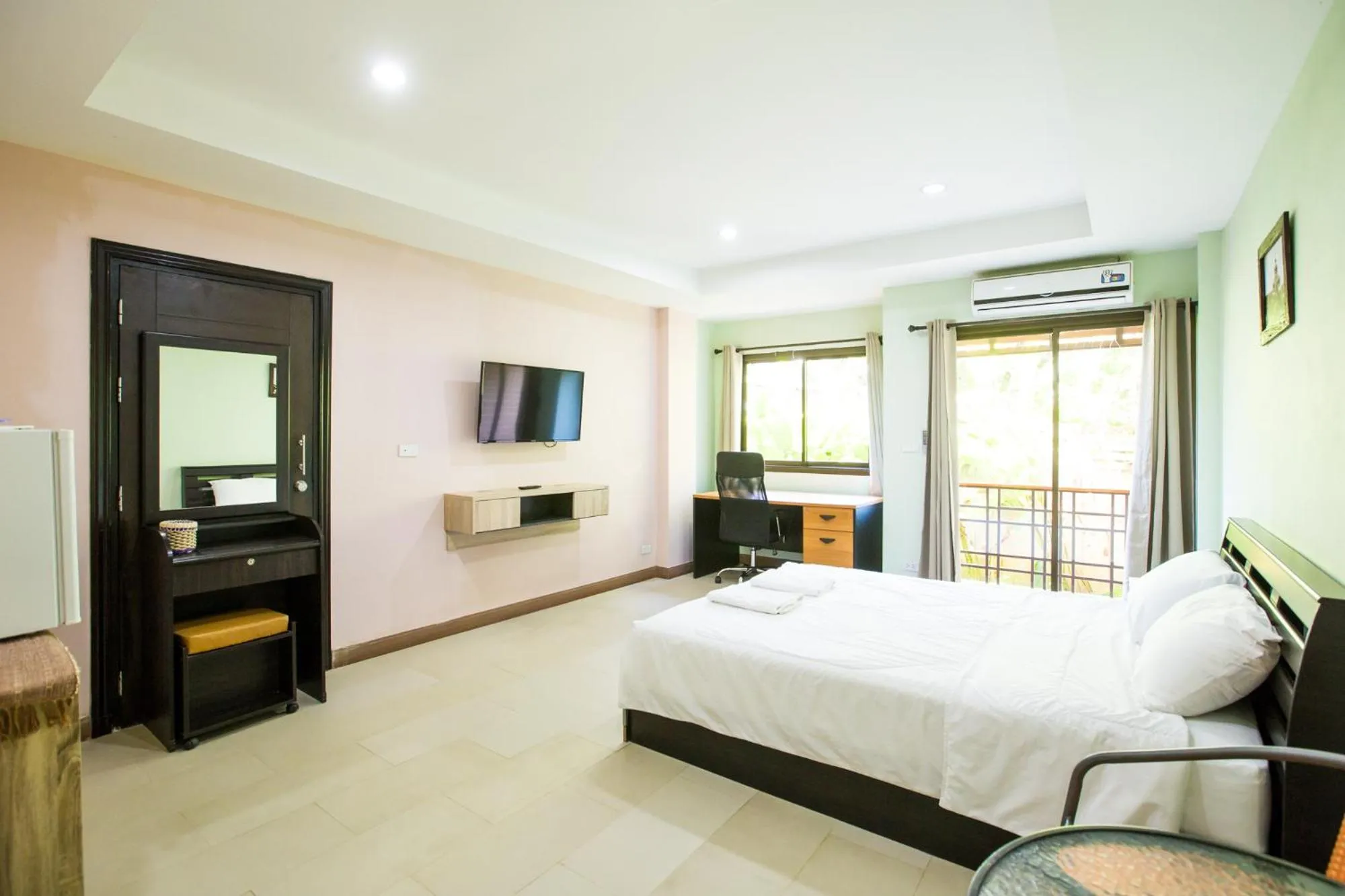Photo of the whole room, Bed in Banlanna Hotel Lampang