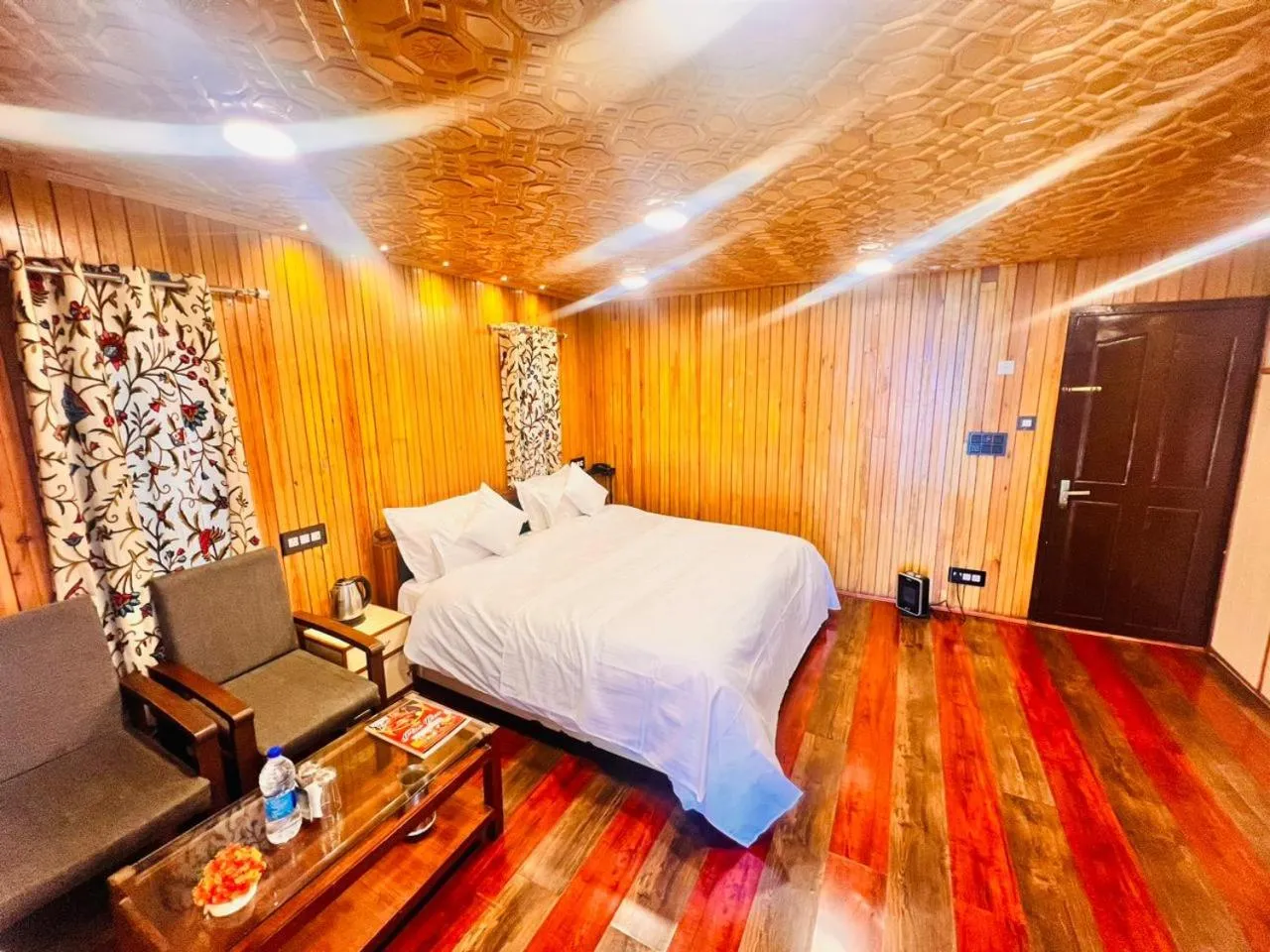 Bedroom, Bed in Pine View Resort