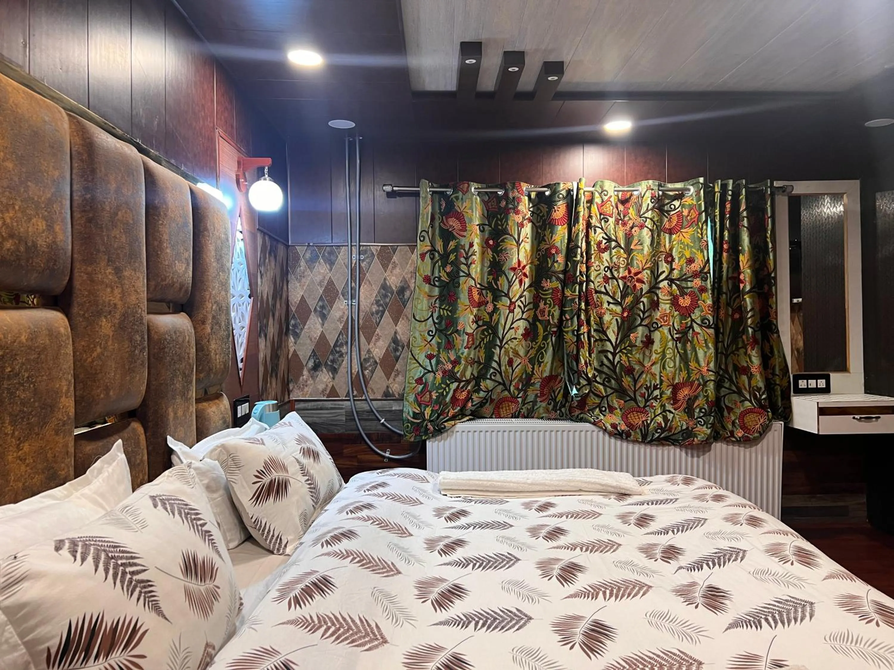 View (from property/room), Bed in Pine View Resort