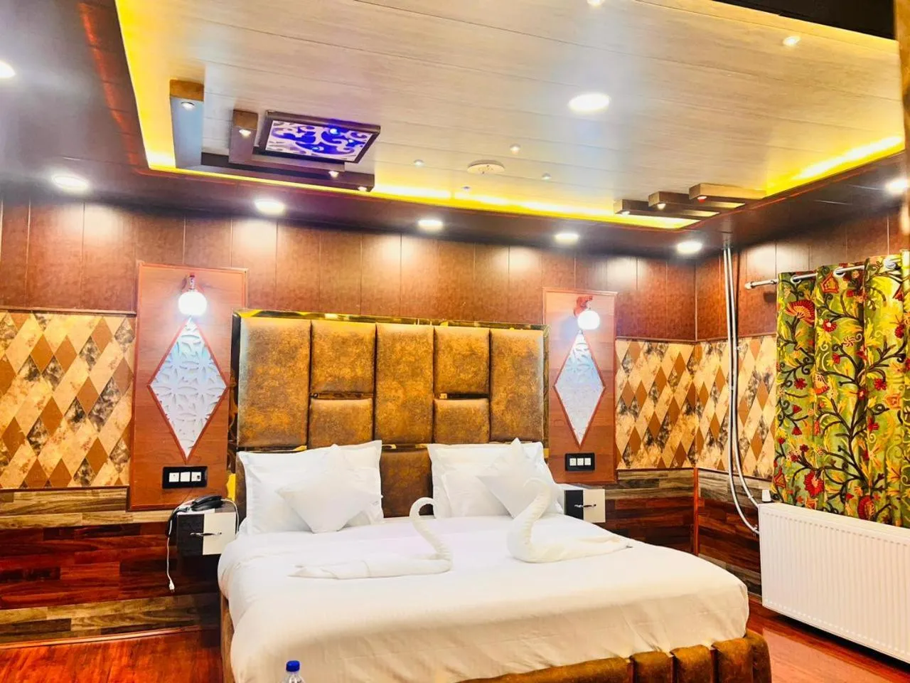 Bedroom, Bed in Pine View Resort