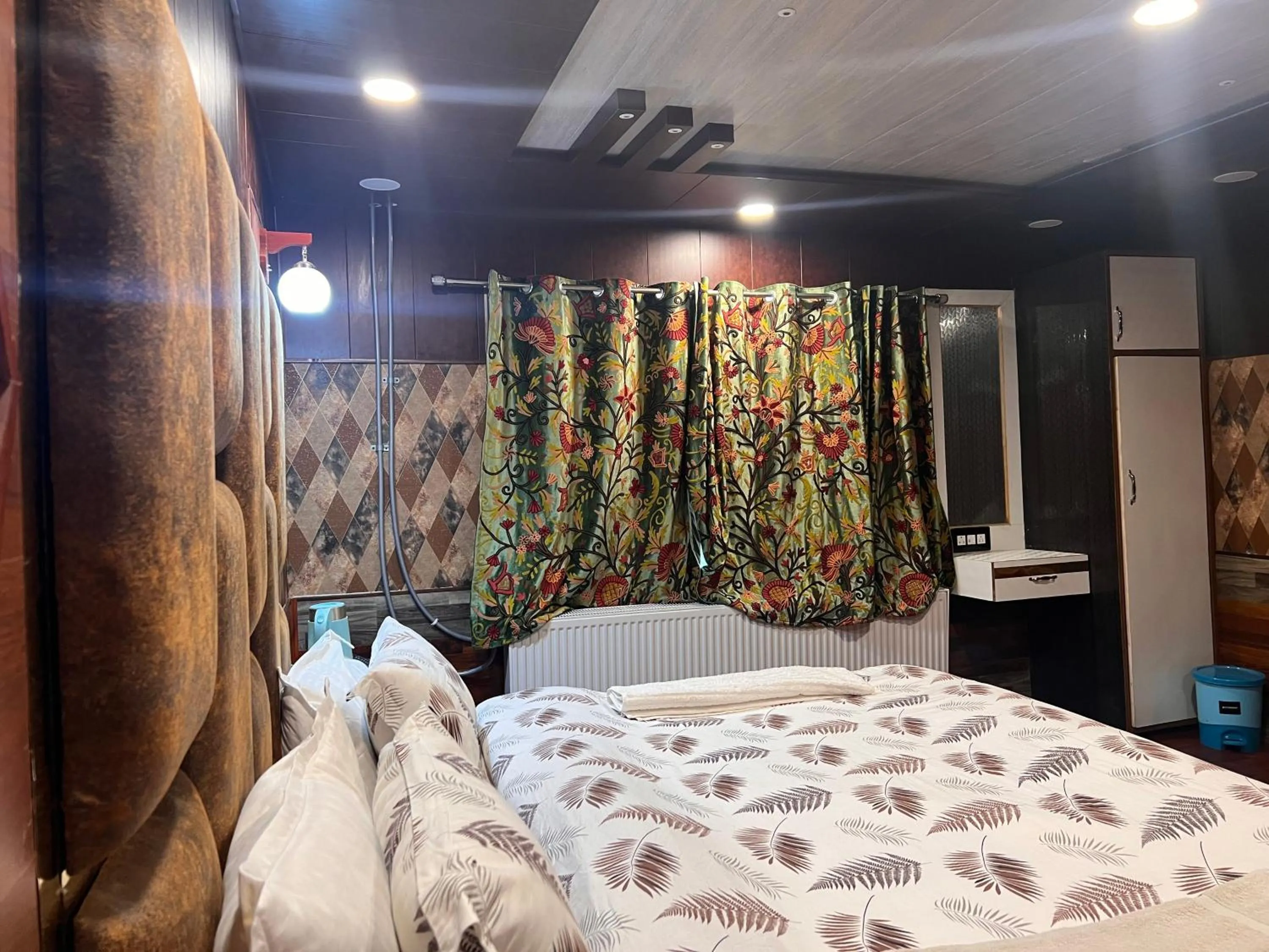 Bedroom, Bed in Pine View Resort