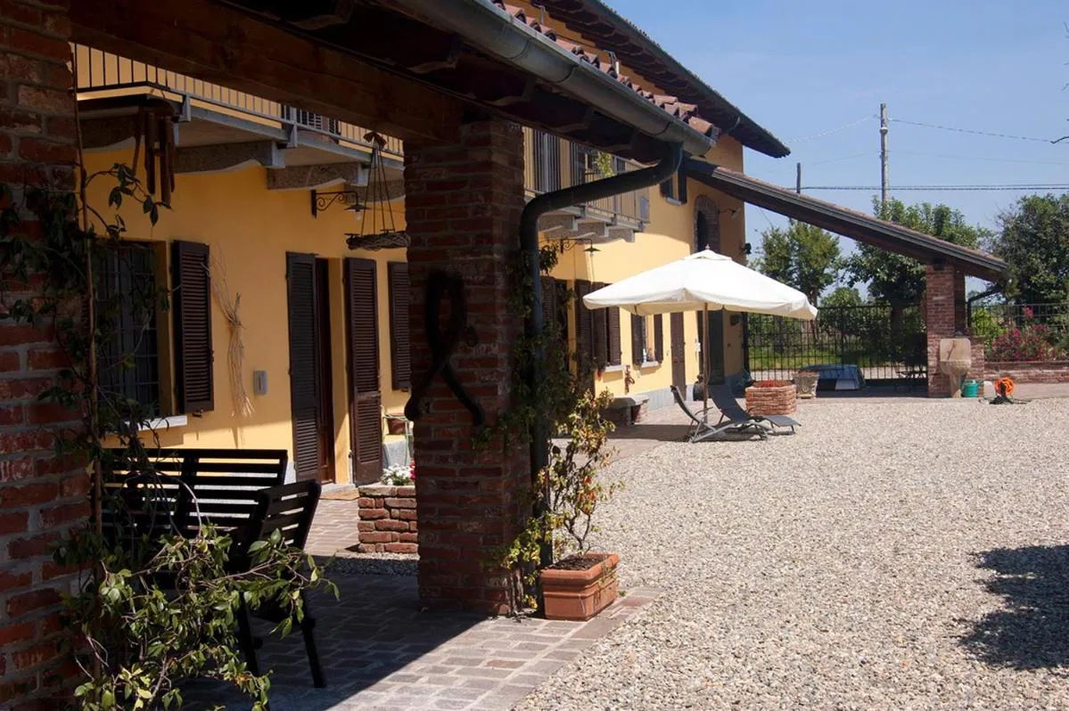 Patio in B&B Cascina Baraggione