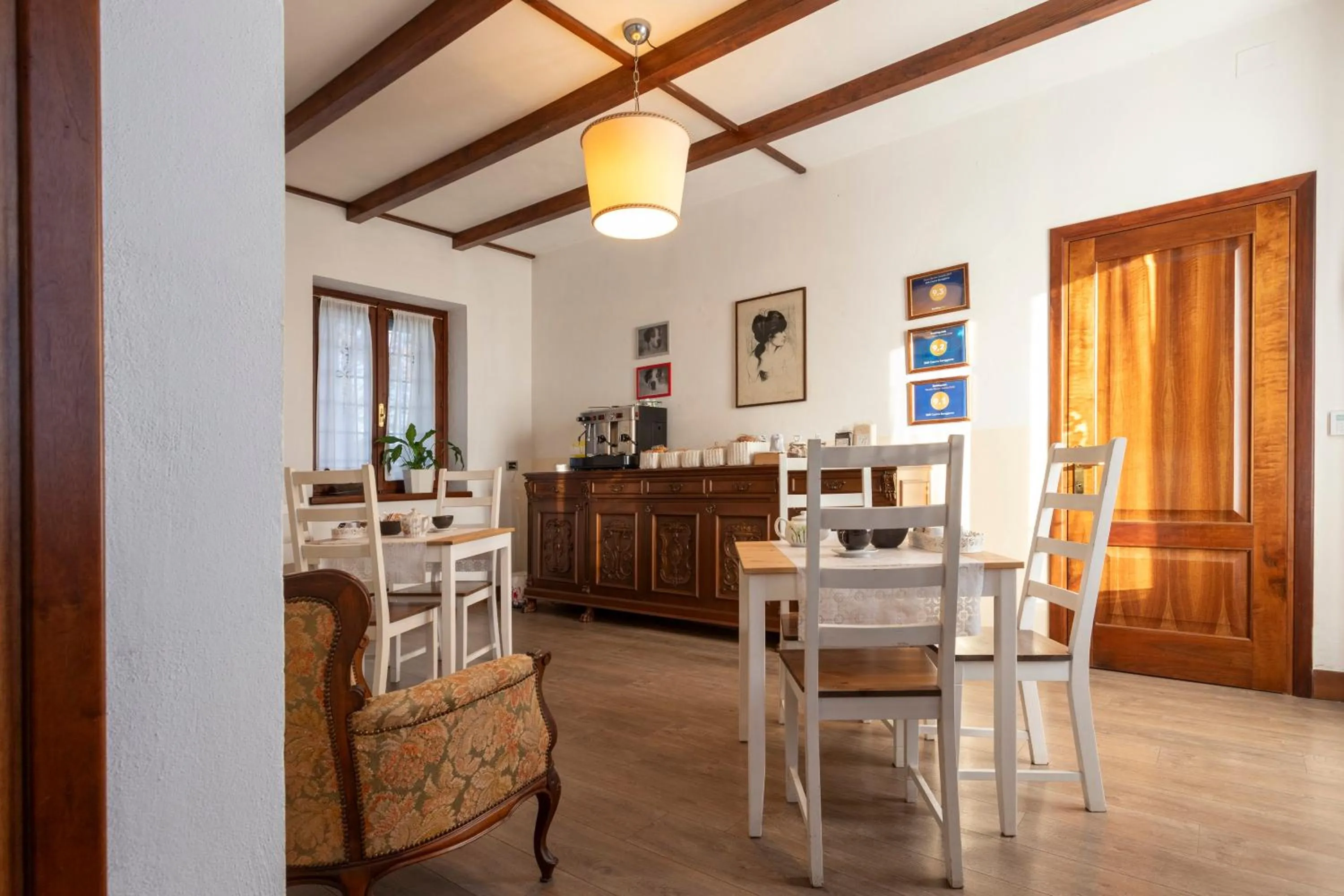 Dining area in B&B Cascina Baraggione