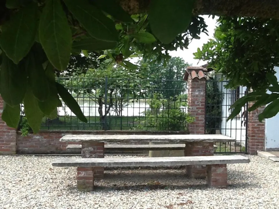 Patio in B&B Cascina Baraggione