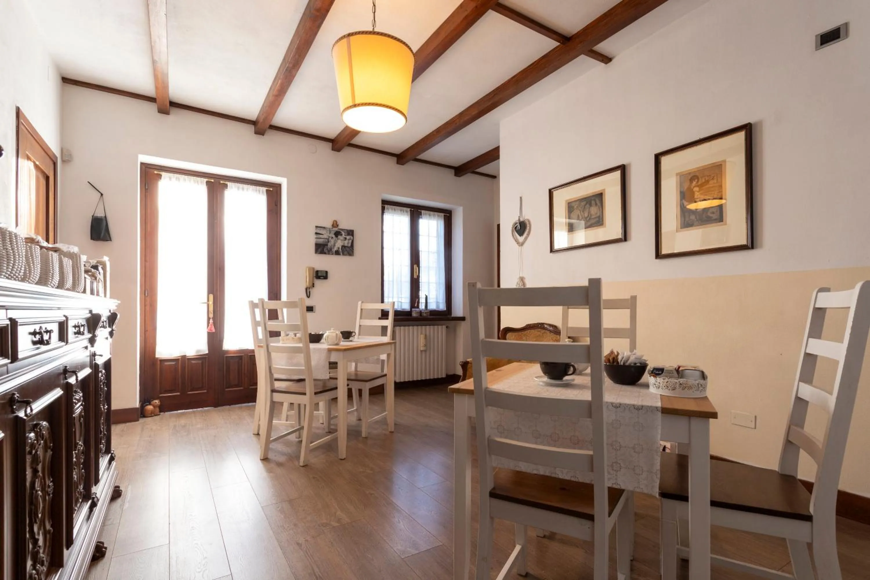 Dining area in B&B Cascina Baraggione