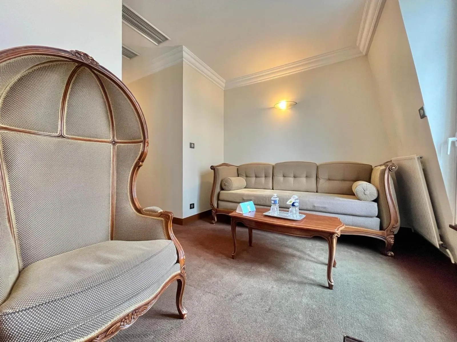 Bedroom in Logis Hôtel Le Rivage