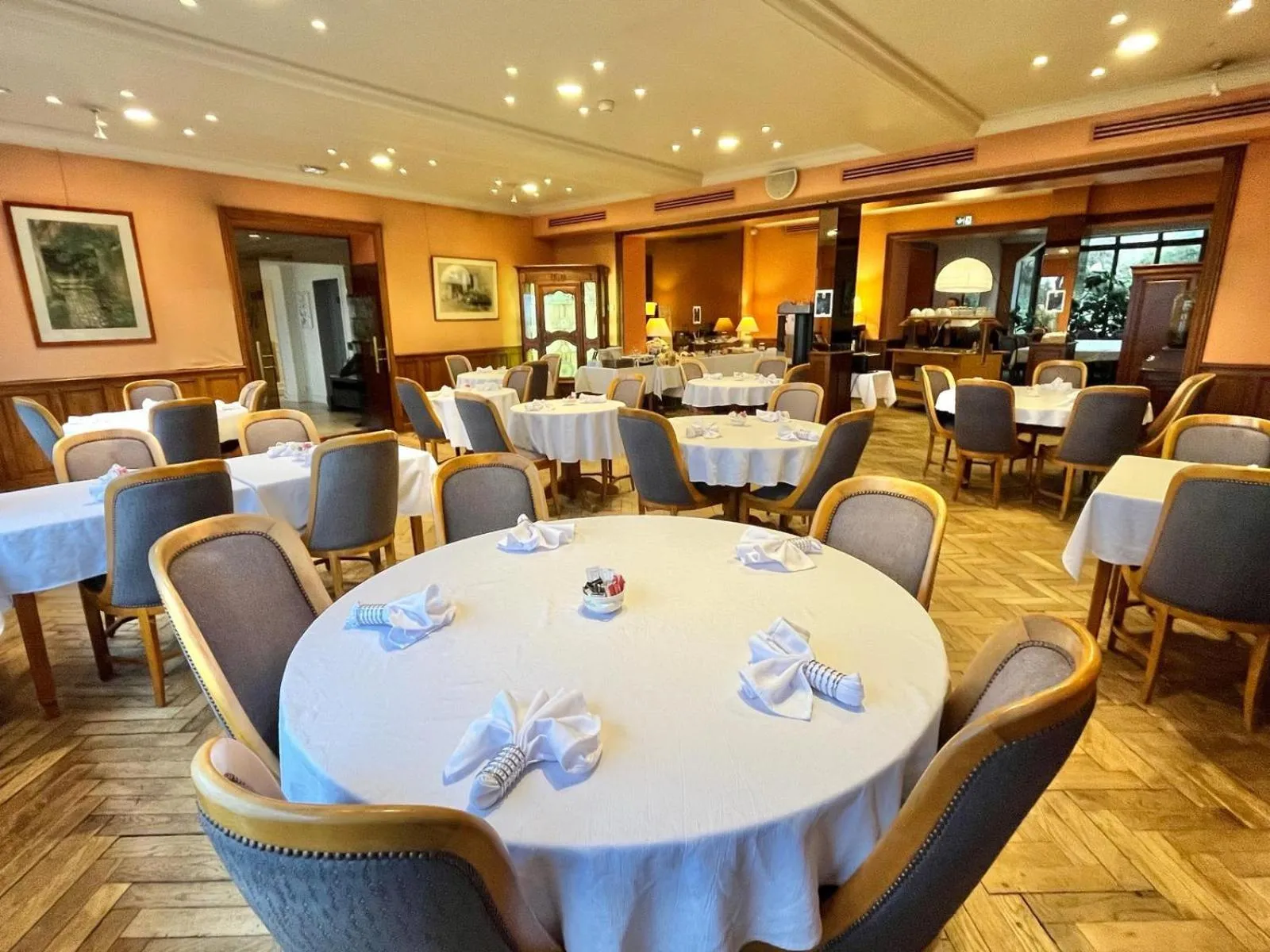 Buffet breakfast in Logis Hôtel Le Rivage