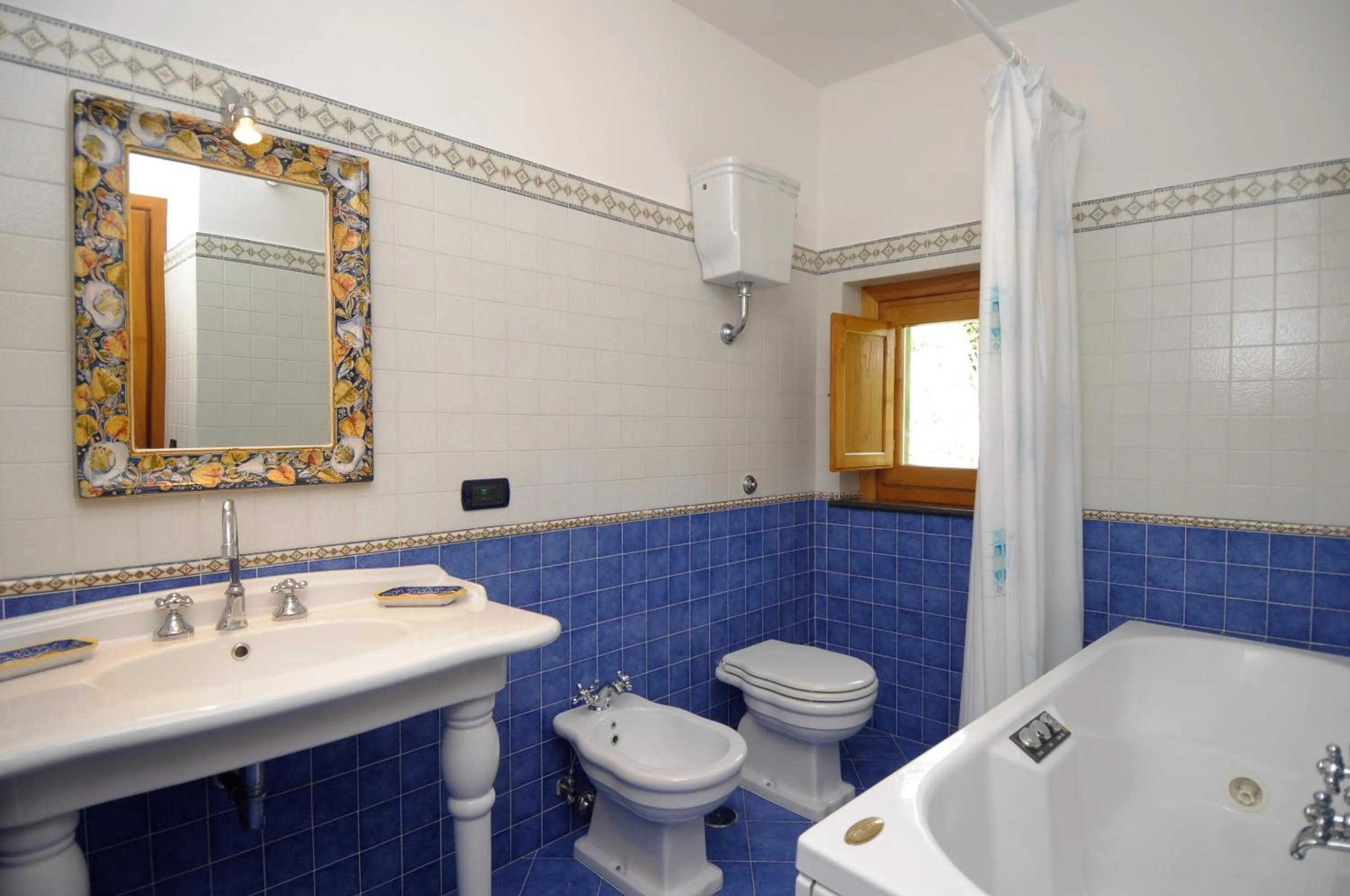 Toilet in Casa Rossa