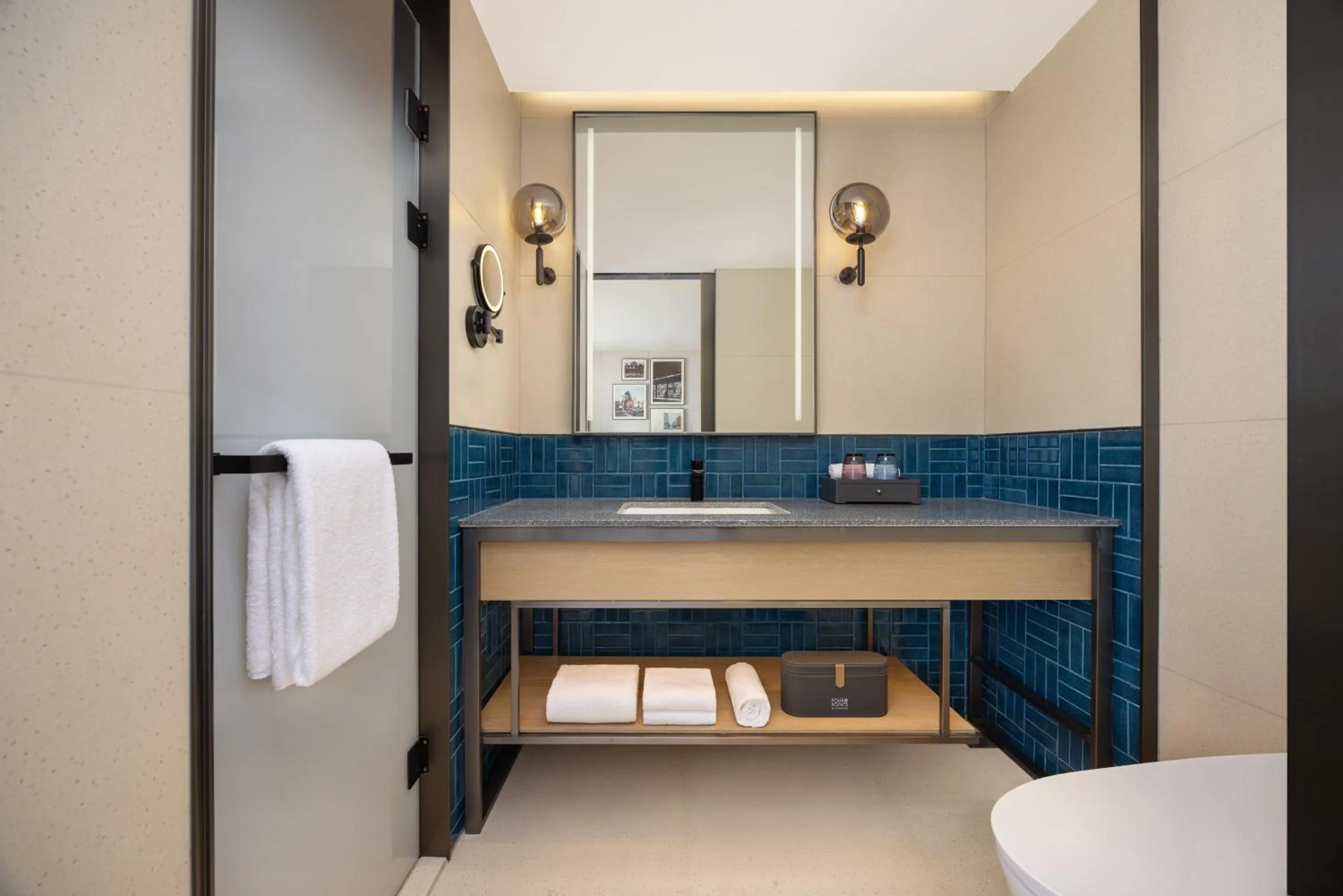 Comfort King Room with City View in Four Points by Sheraton Harbin City Center