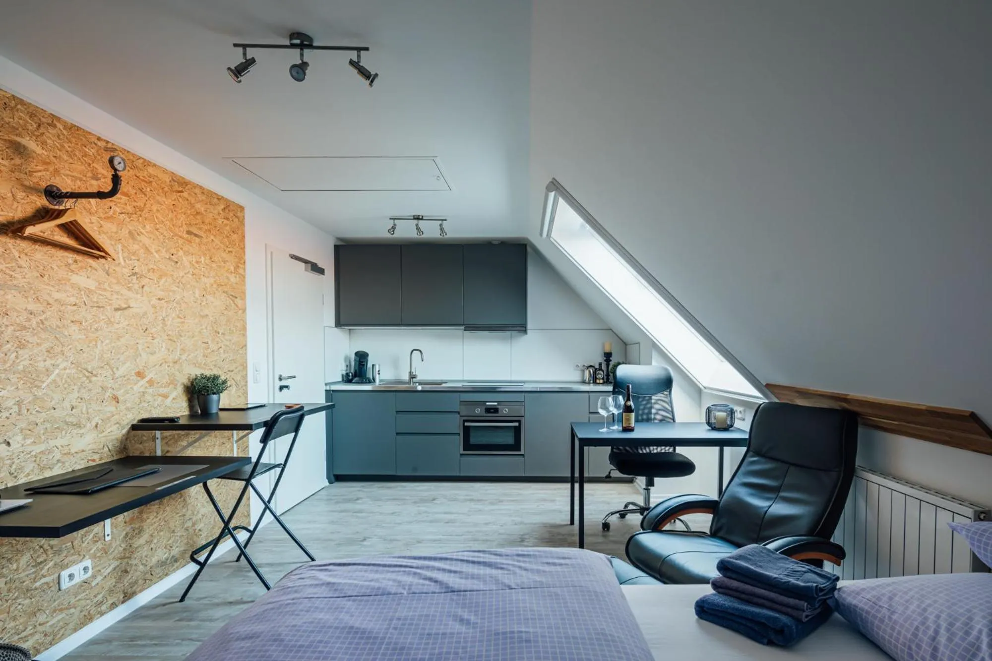 Kitchen or kitchenette, Bed in Aparthotel Pumpengasse