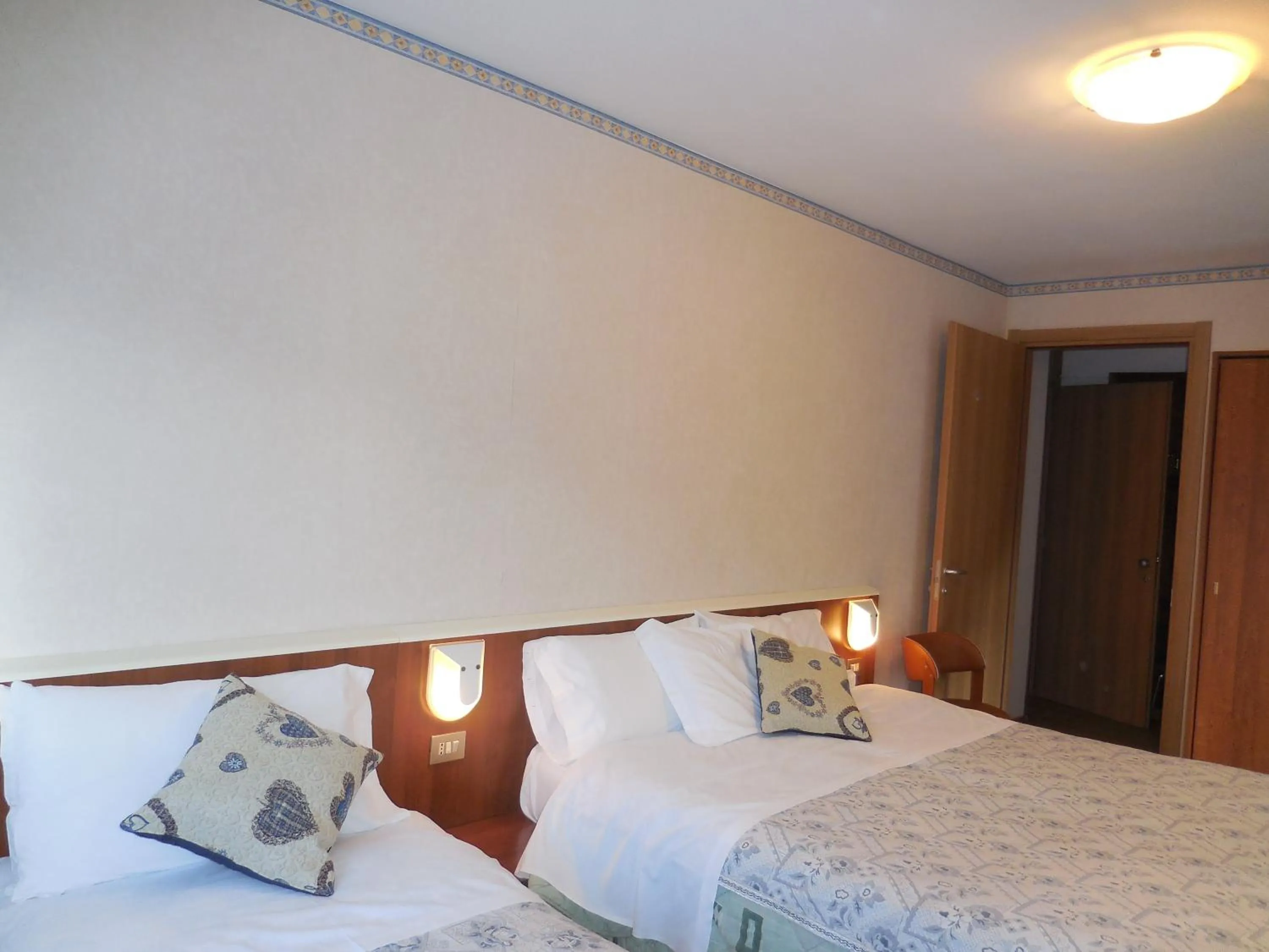 Photo of the whole room, Bed in Pensione Genzianella