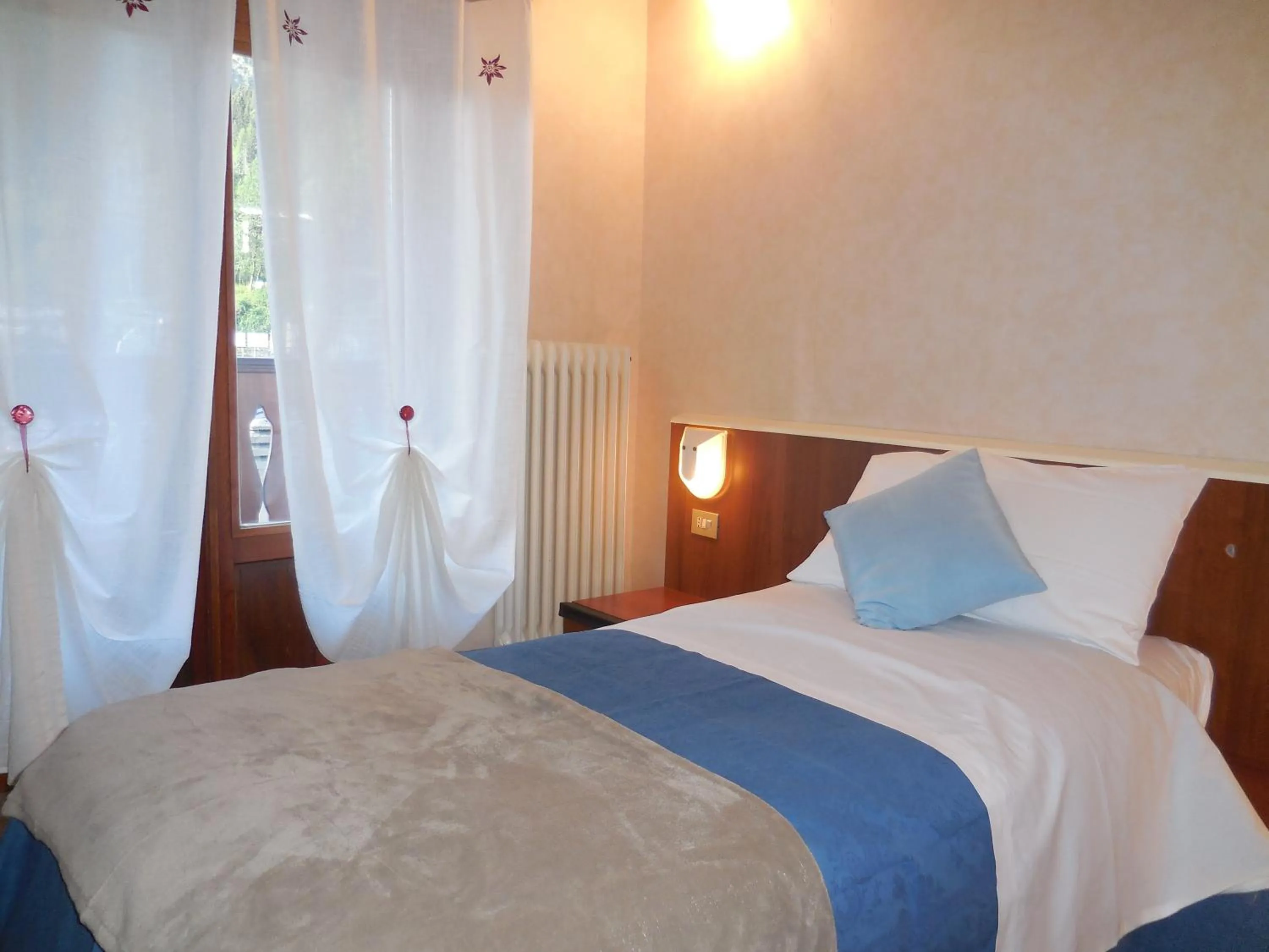 Photo of the whole room, Bed in Pensione Genzianella