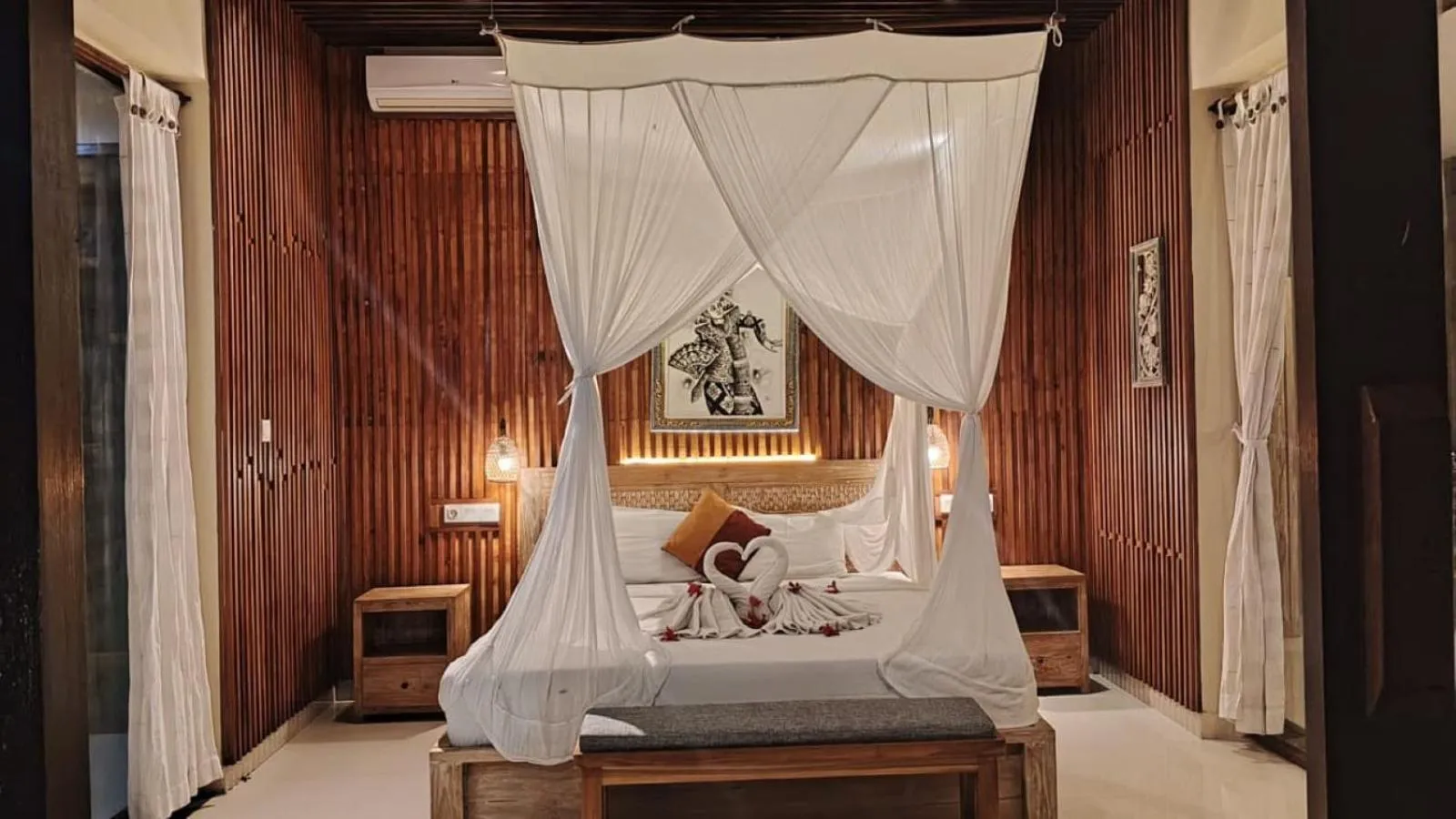 Bed in Asri Sari Ubud Resort